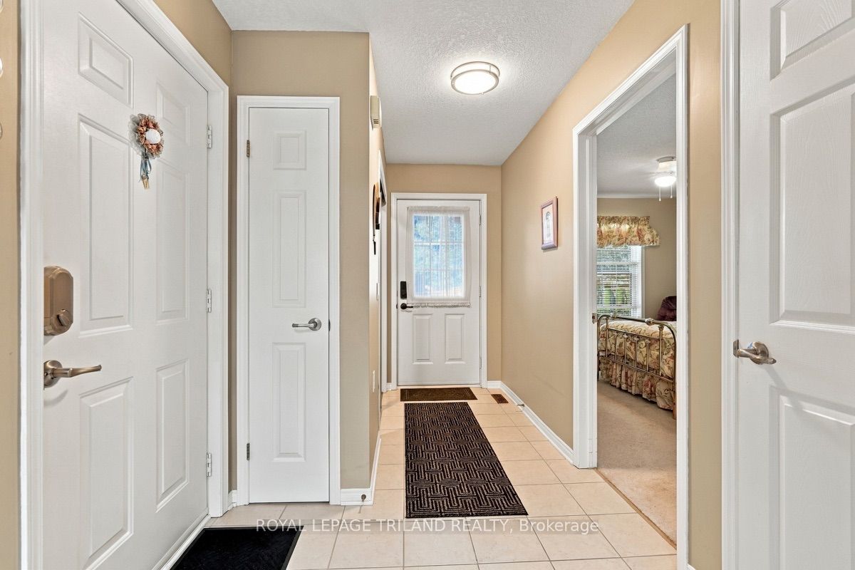 1337 Commissioners Road W 7 Property Photo 4