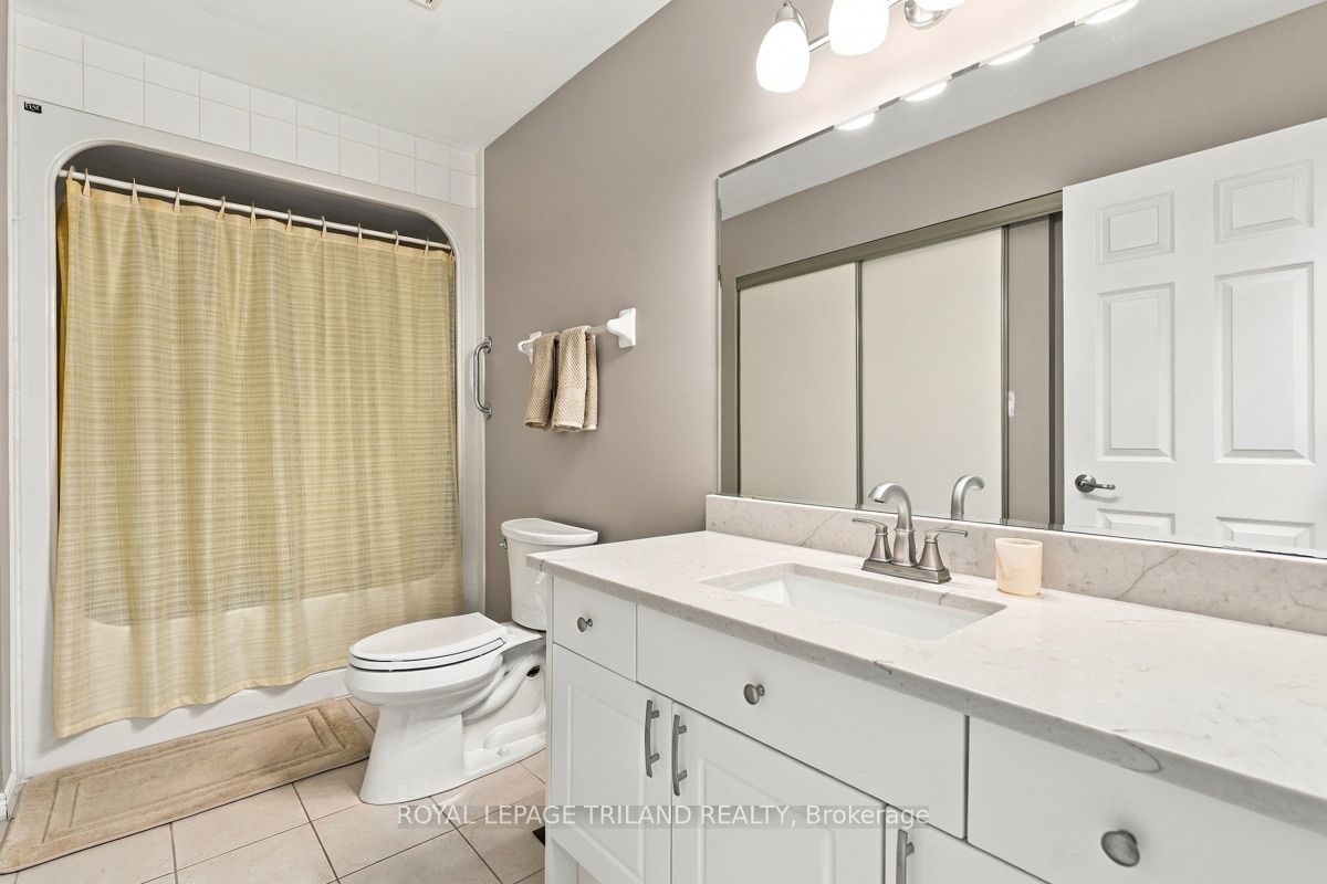 1337 Commissioners Road W 7 Property Photo 6