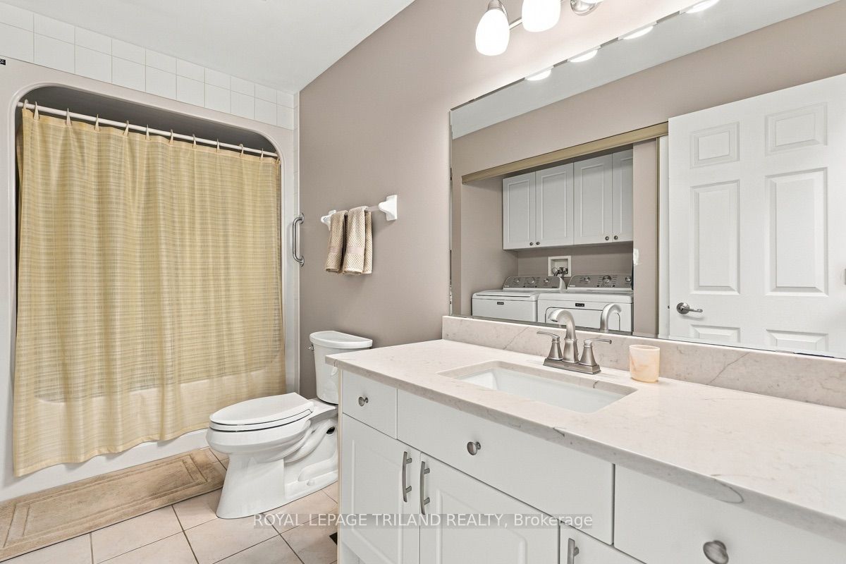 1337 Commissioners Road W 7 Property Photo 8