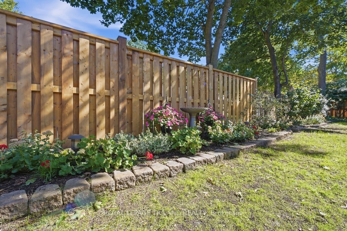 1337 Commissioners Road W 7 Property Photo 23