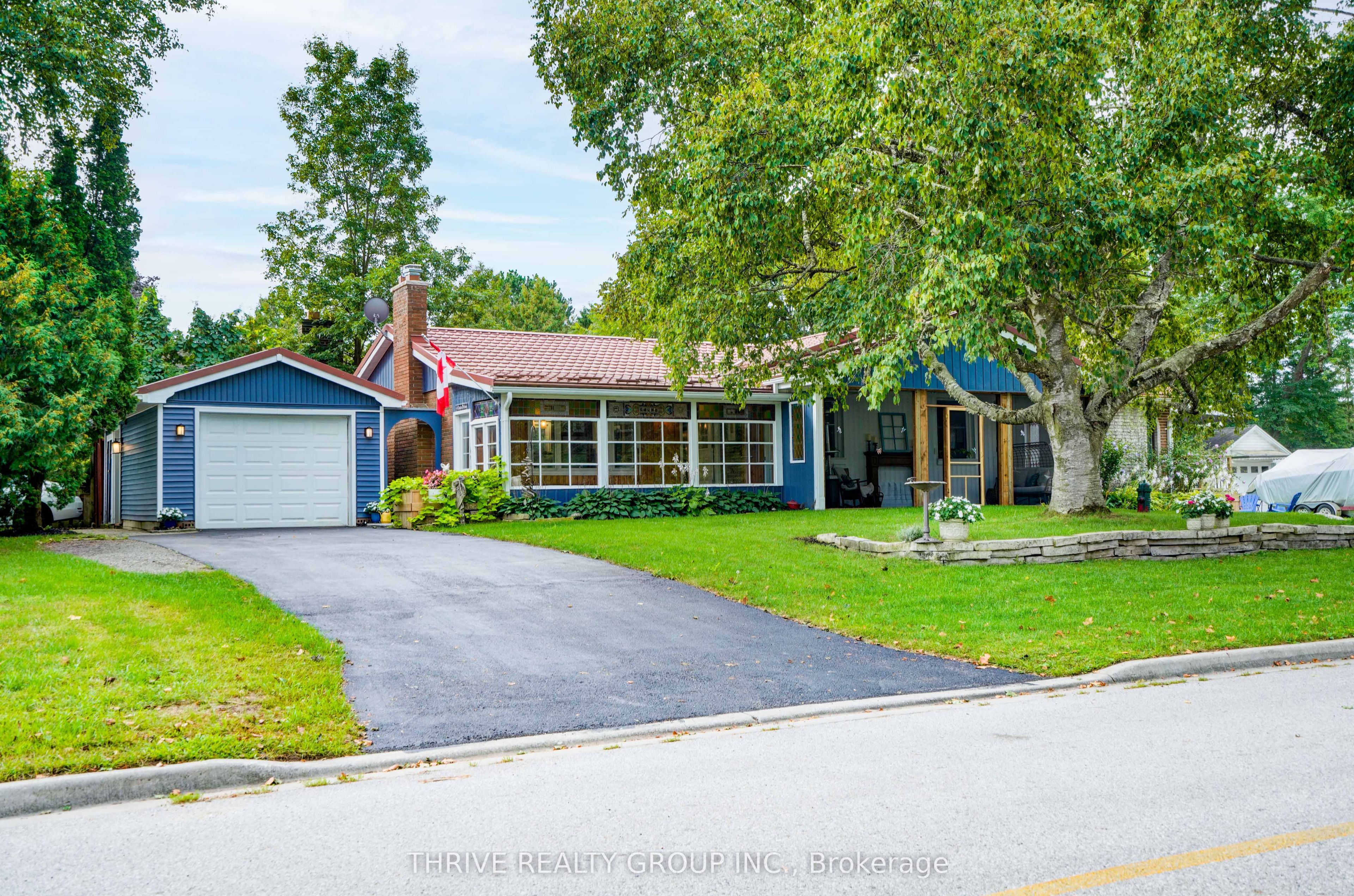 11 Outer Drive Property Photo 1