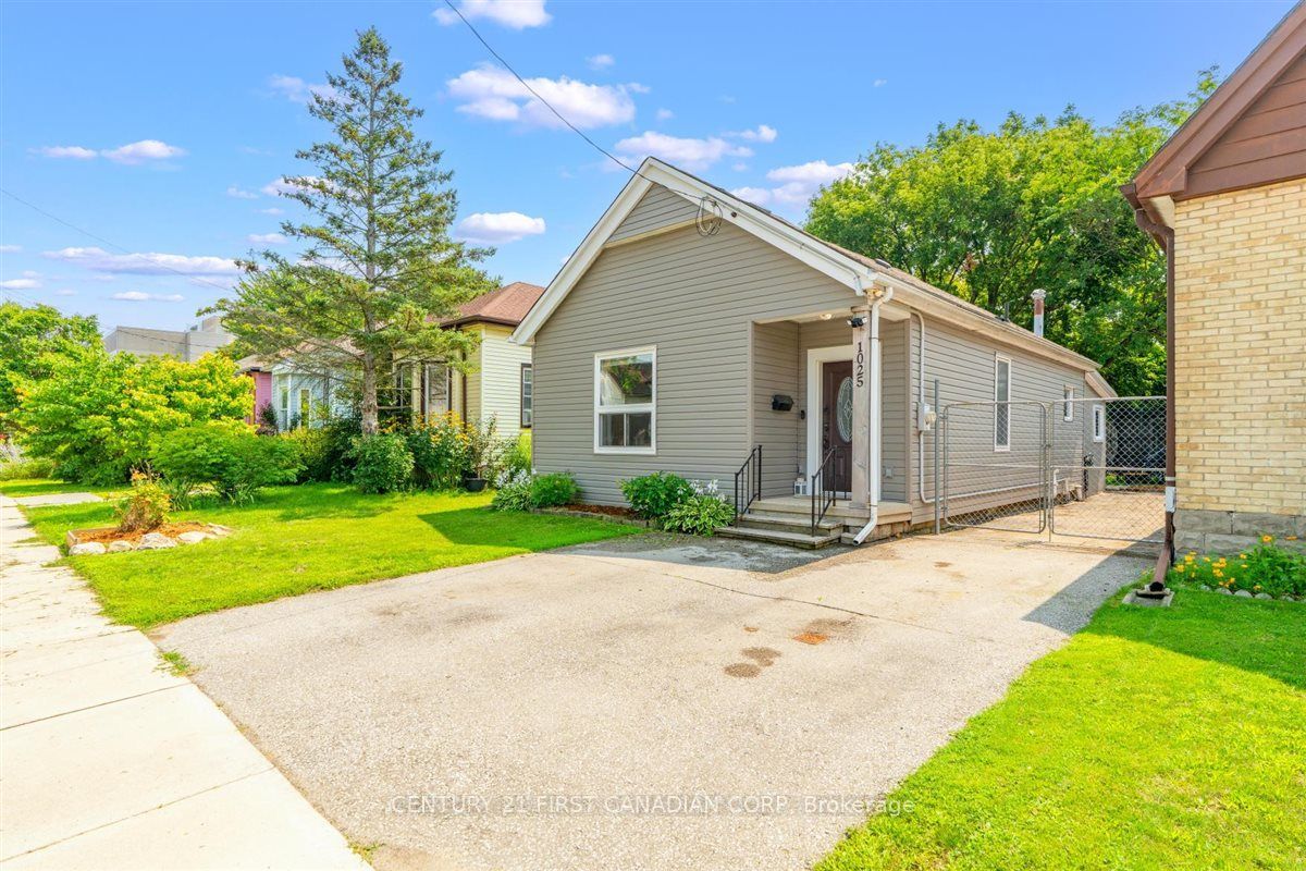 1025 King Street Property Photo 1