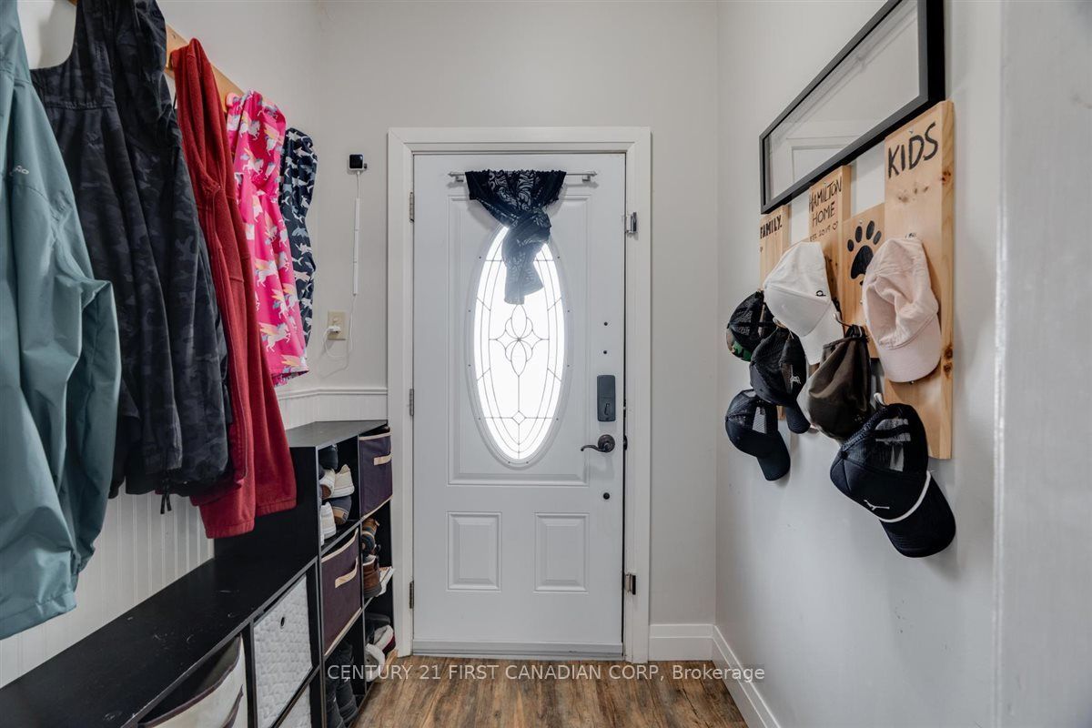 1025 King Street Property Photo 7