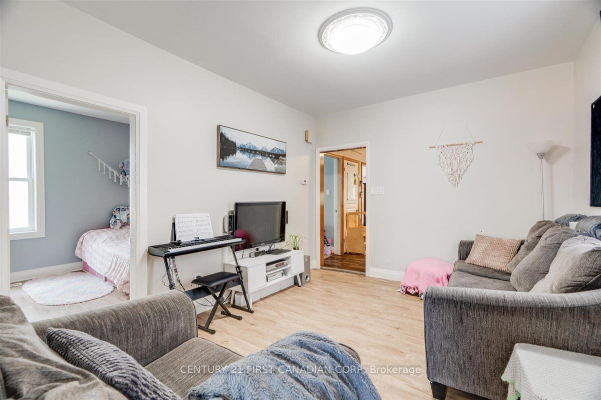 1025 King Street Property Photo 8