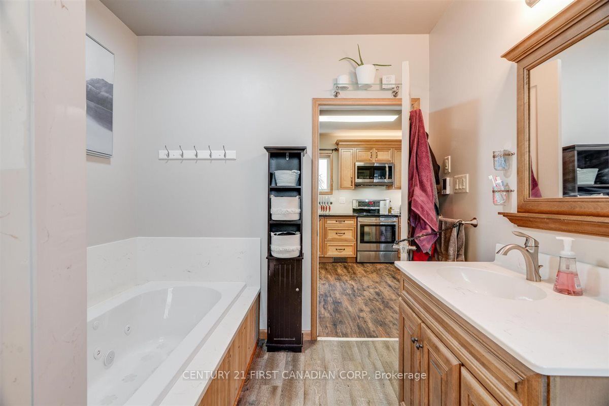 1025 King Street Property Photo 14