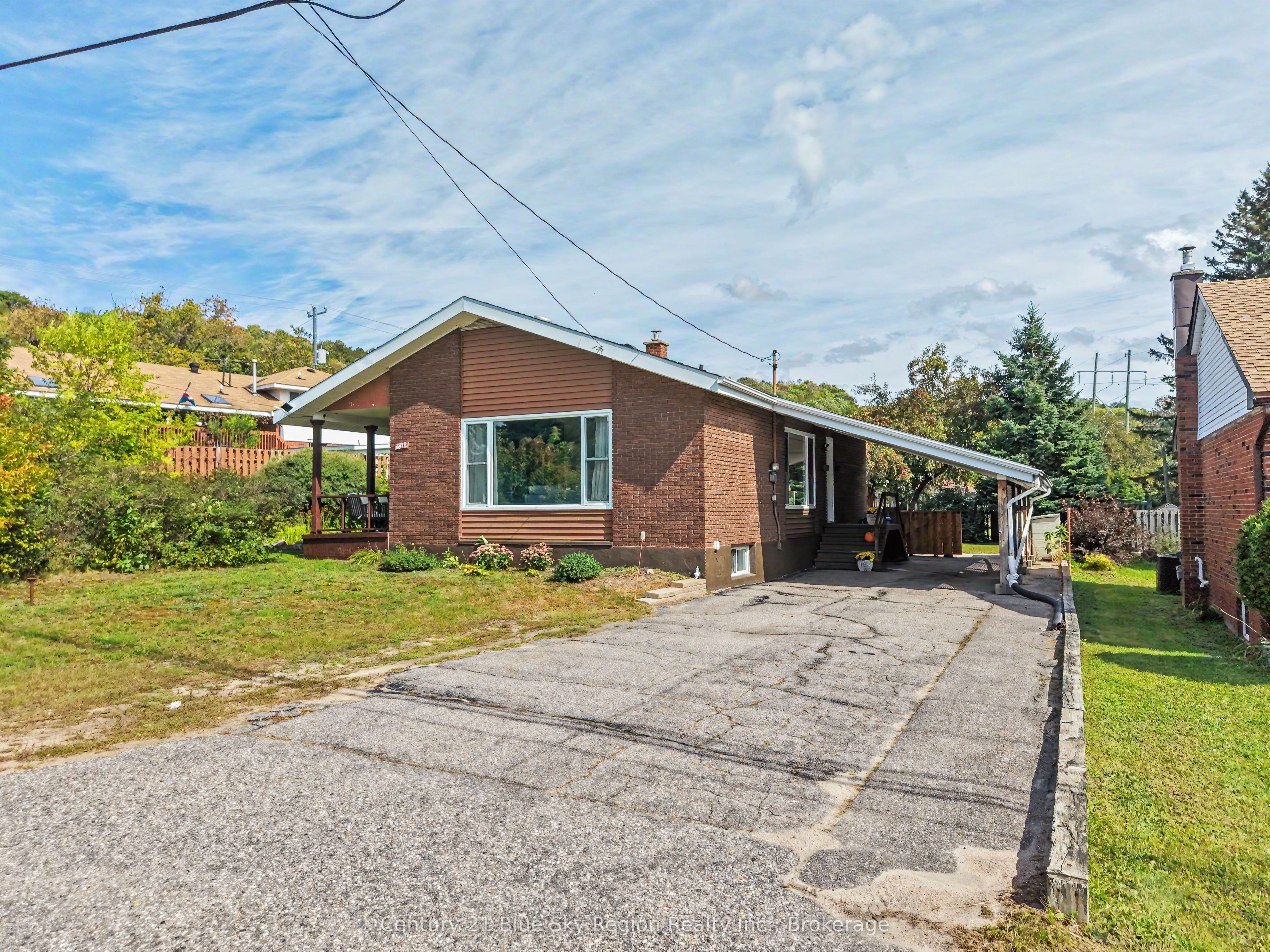1572 Chapais Street Property Photo 1