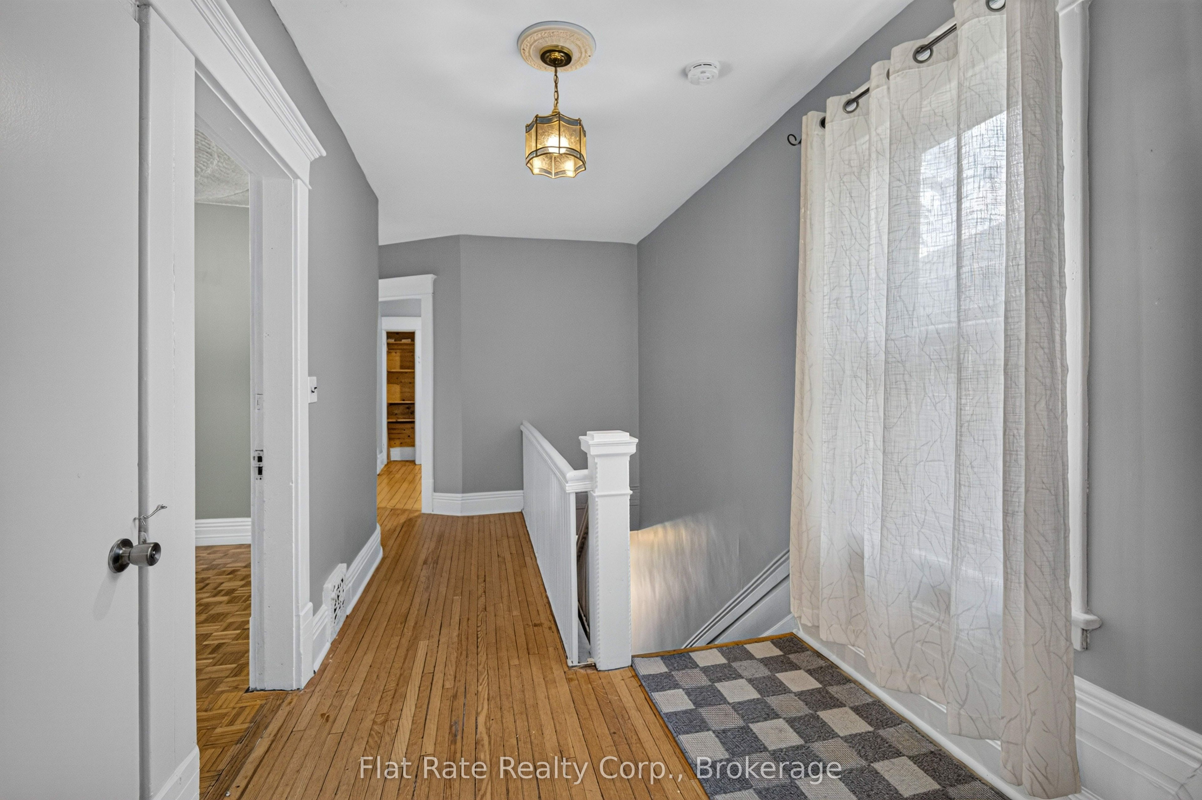 660 George Street N Property Photo 3