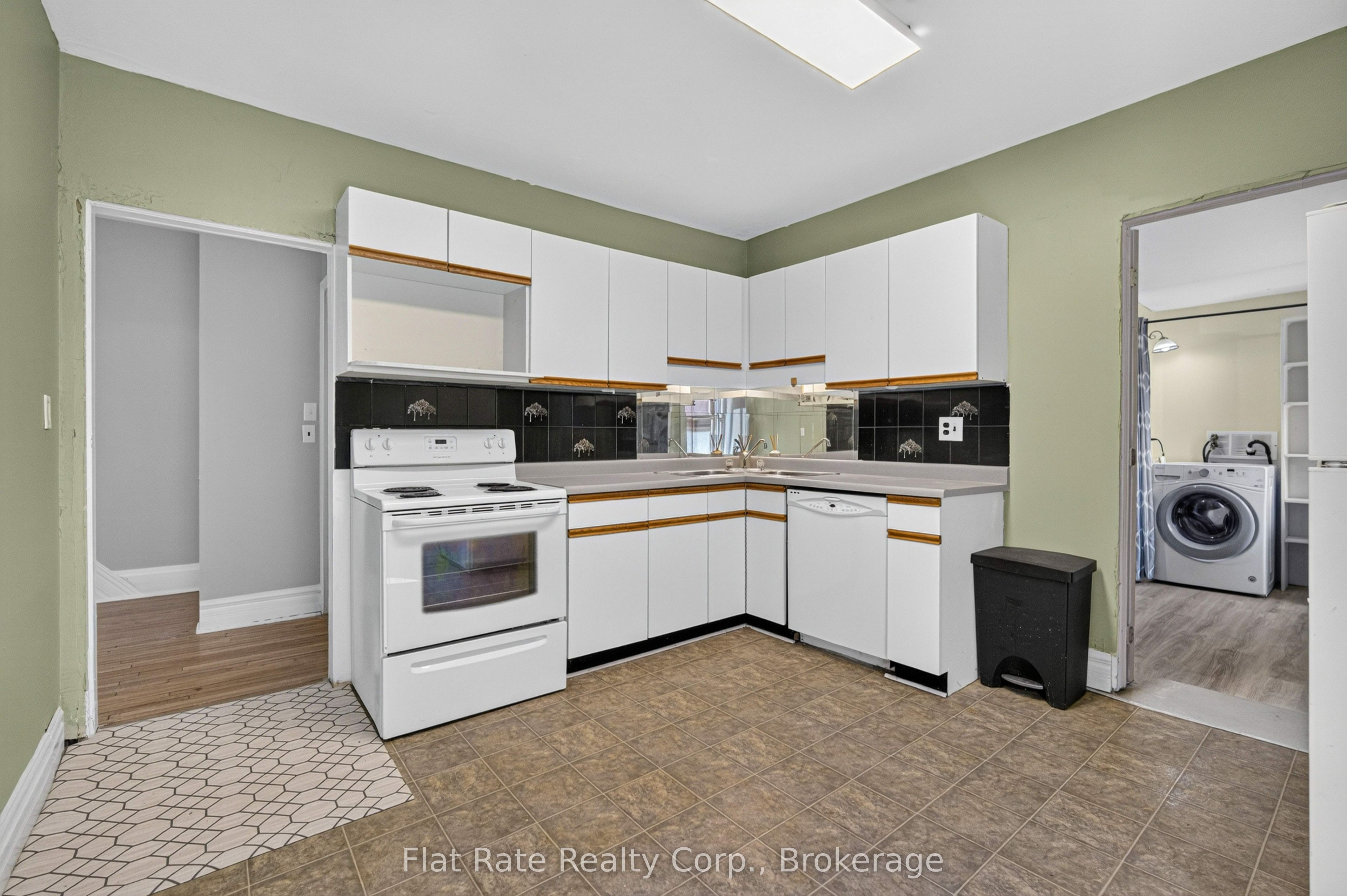 660 George Street N Property Photo 6