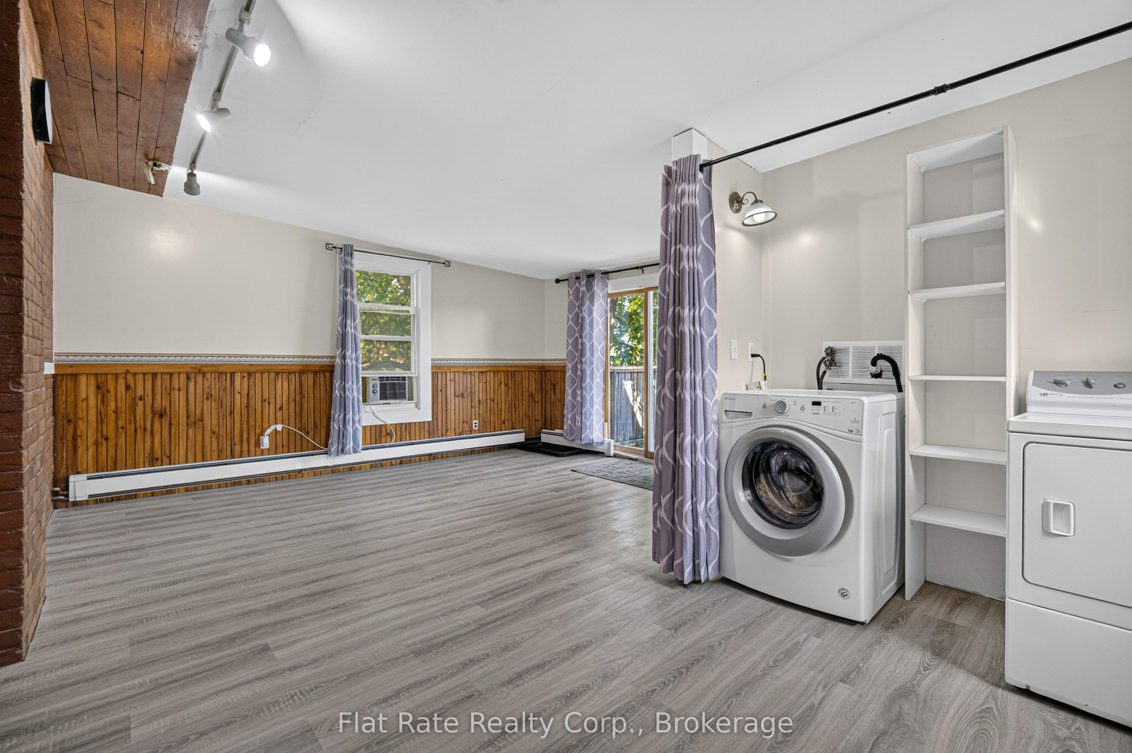 660 George Street N Property Photo 9
