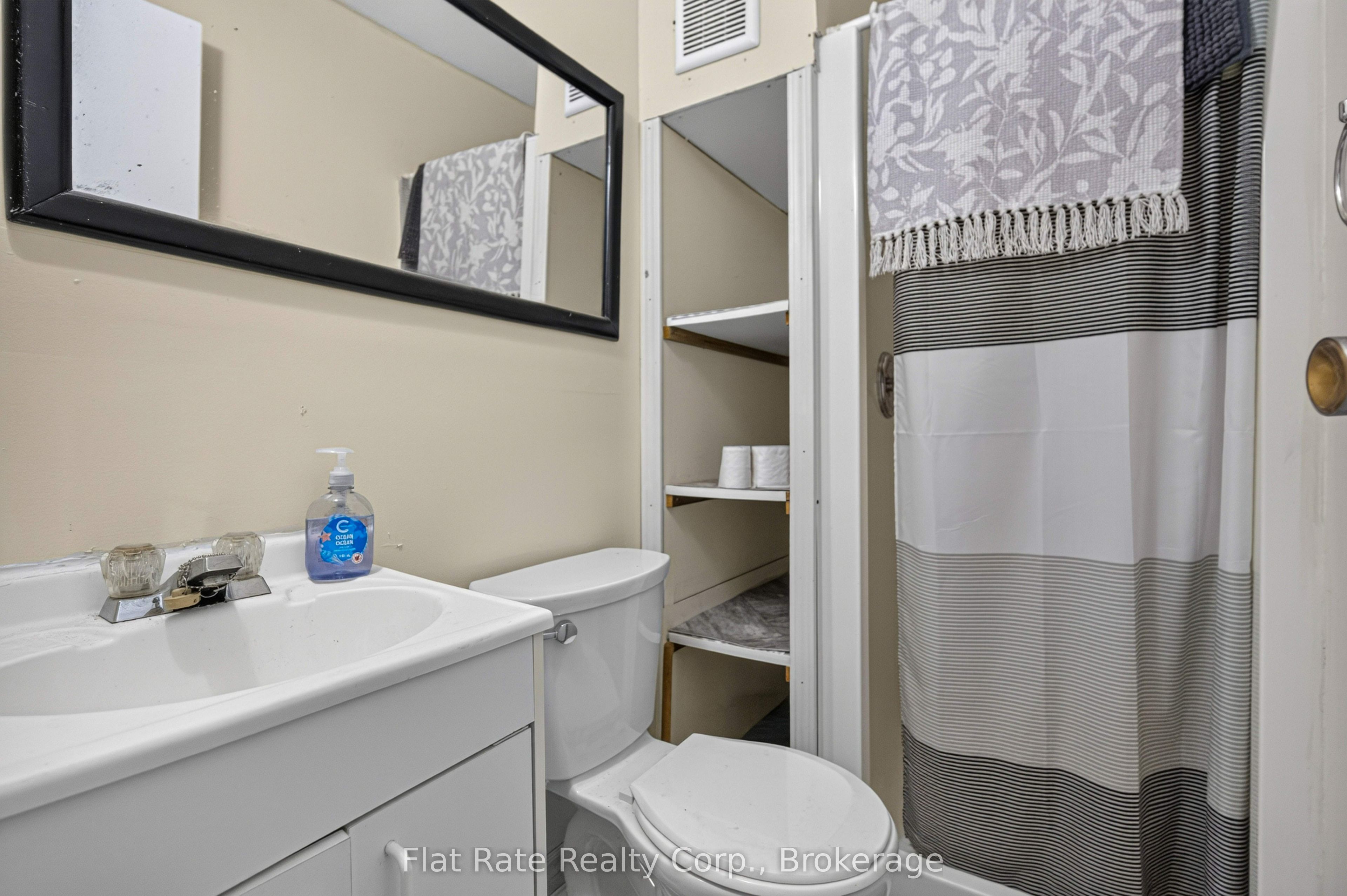 660 George Street N Property Photo 13