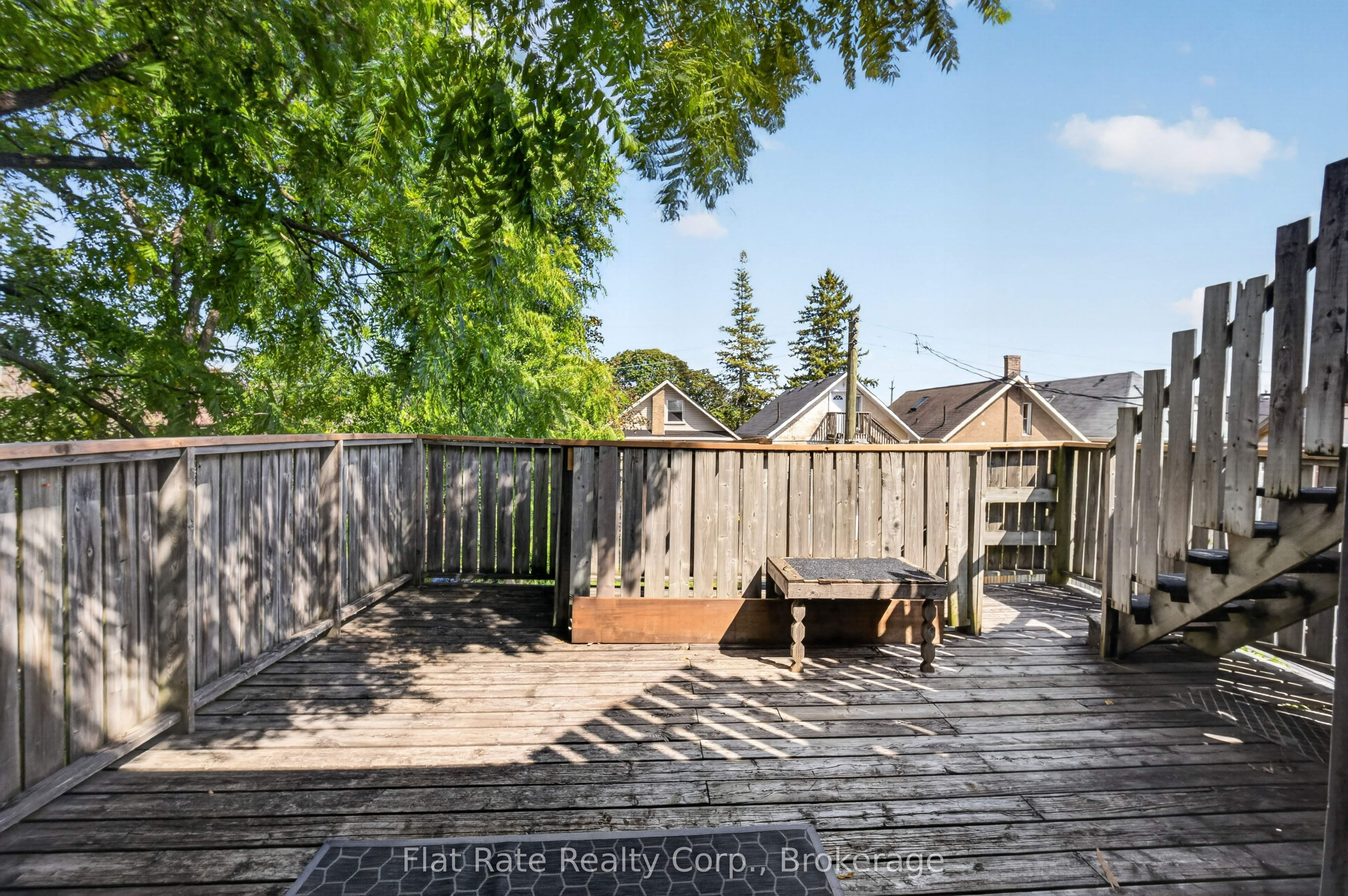 660 George Street N Property Photo 15