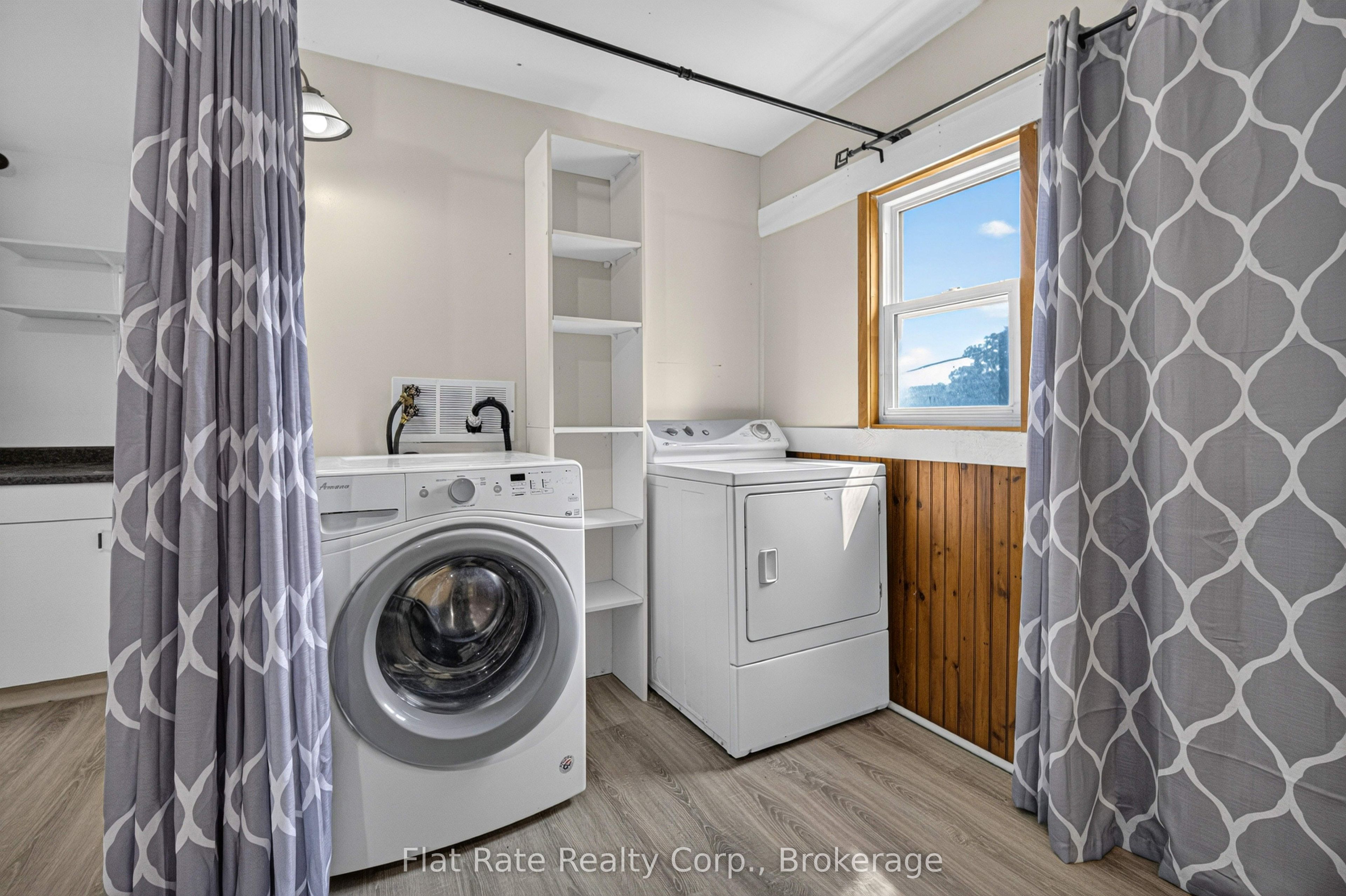 660 George Street N Property Photo 17