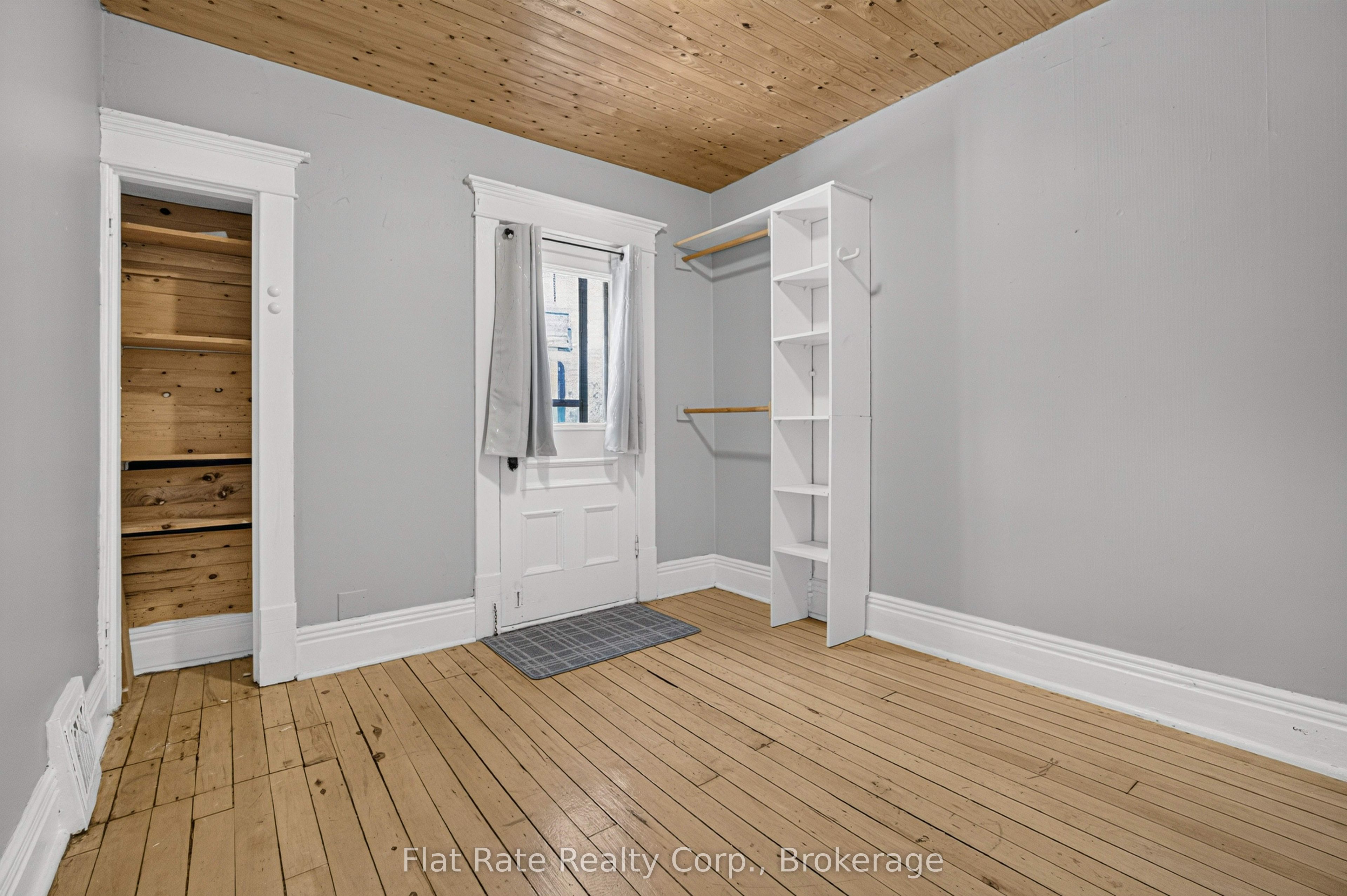 660 George Street N Property Photo 18