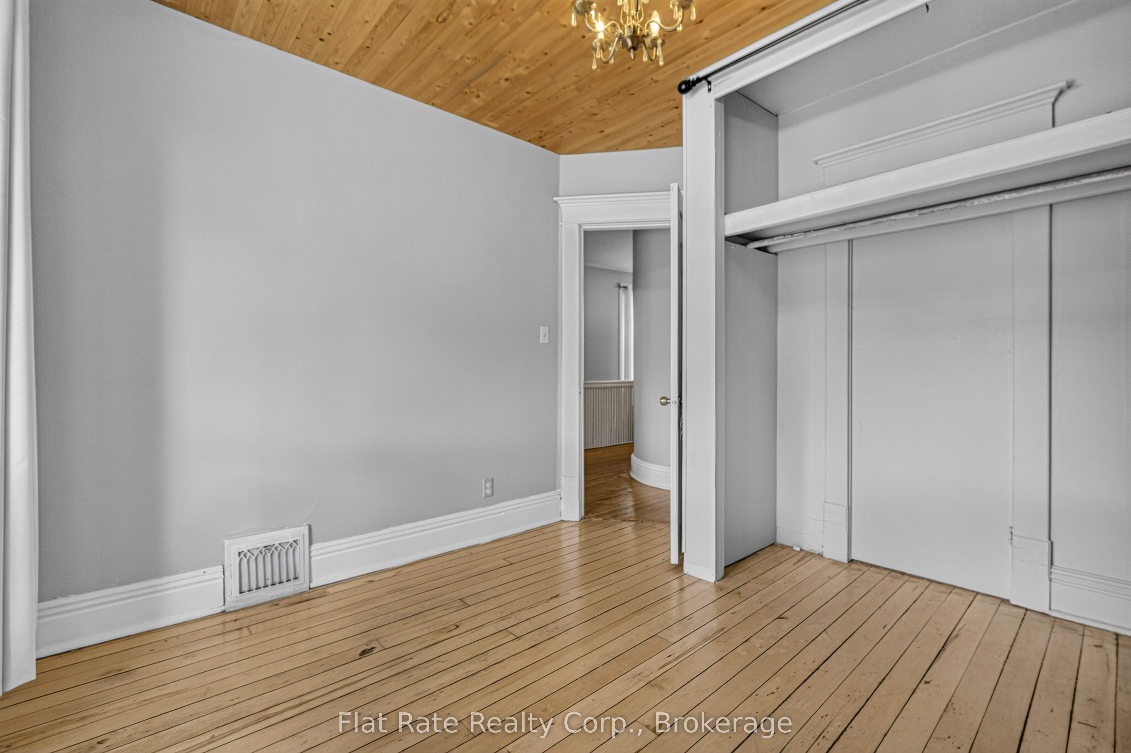 660 George Street N Property Photo 20