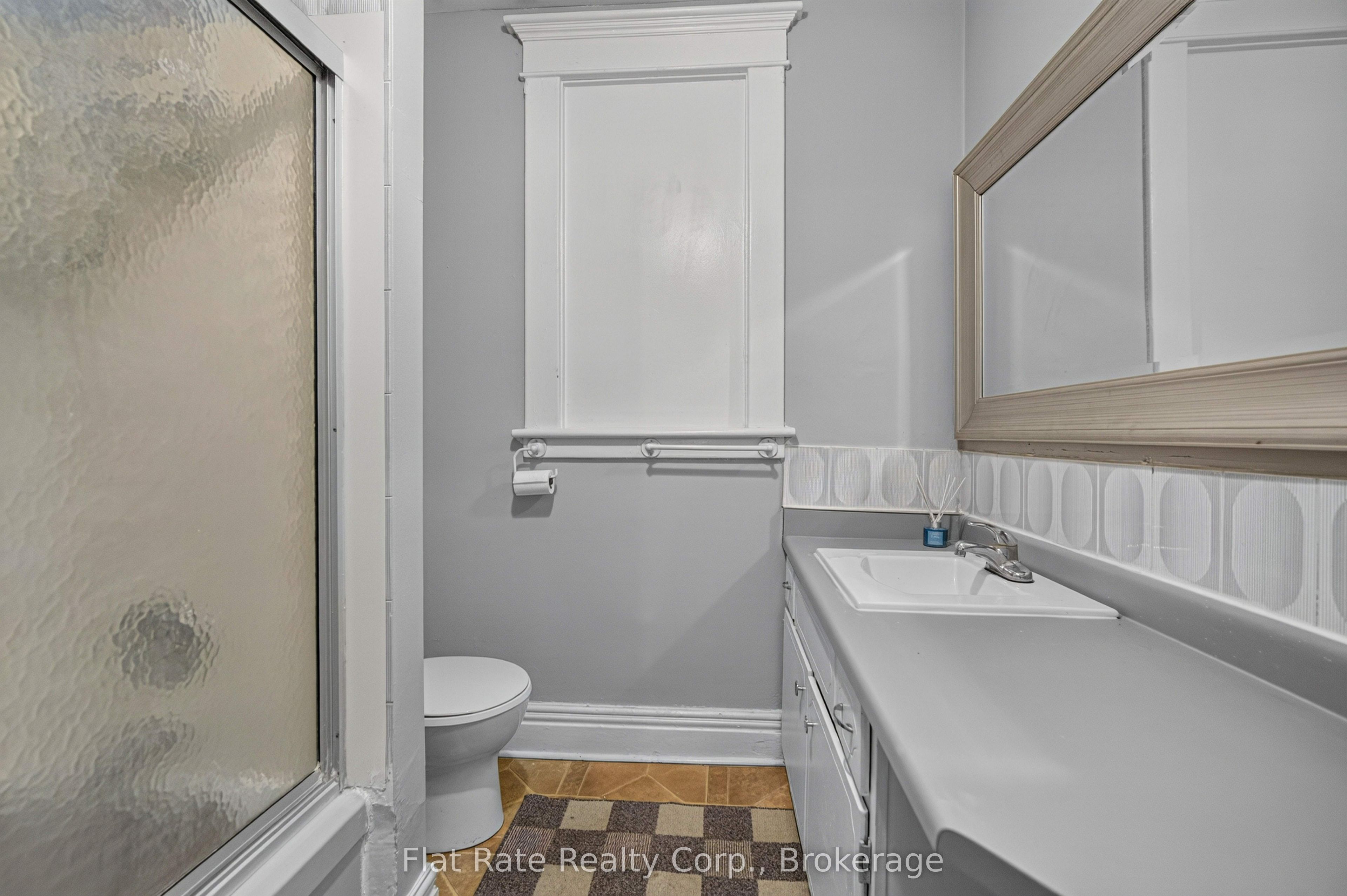 660 George Street N Property Photo 21