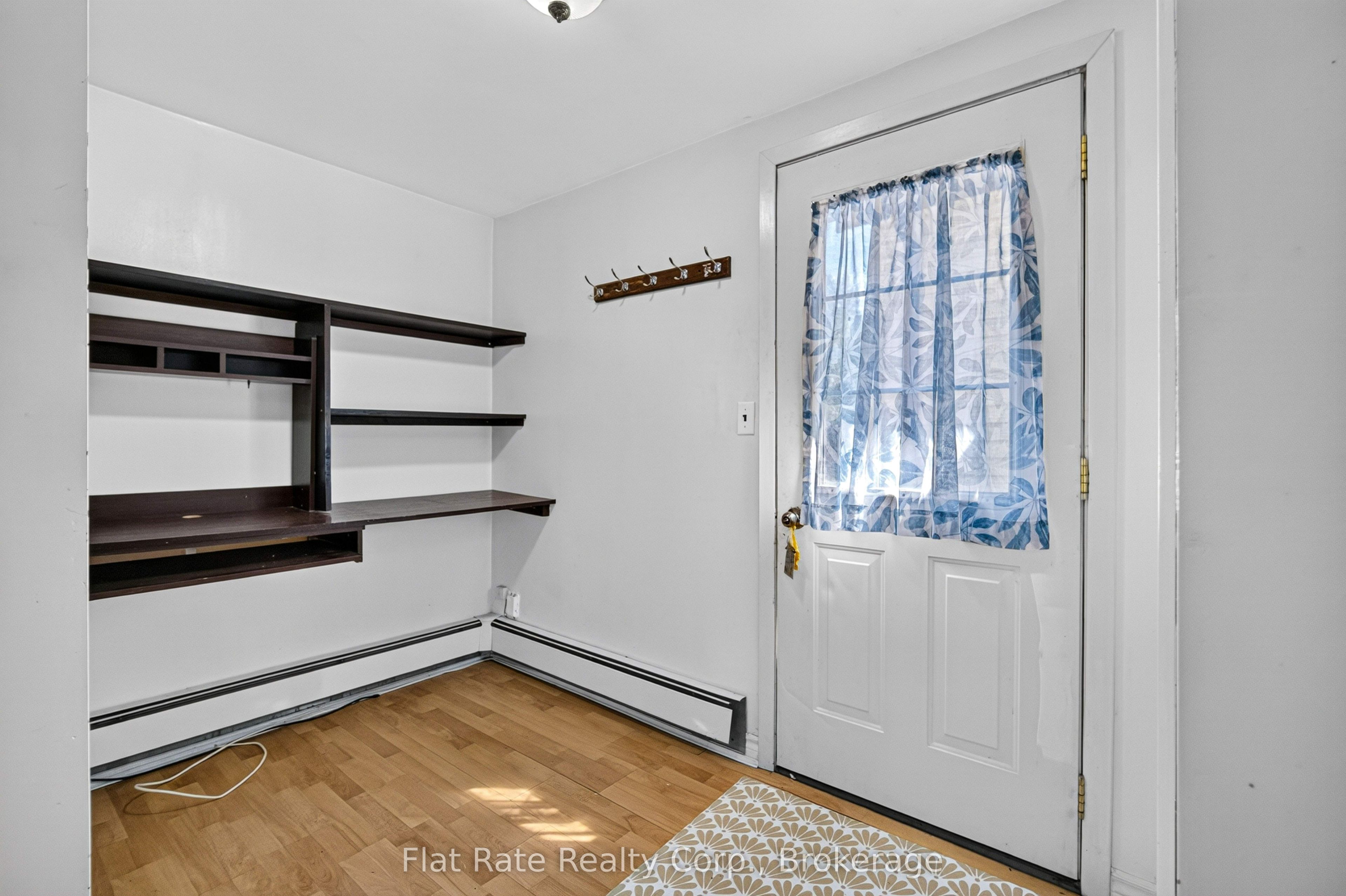 660 George Street N Property Photo 23