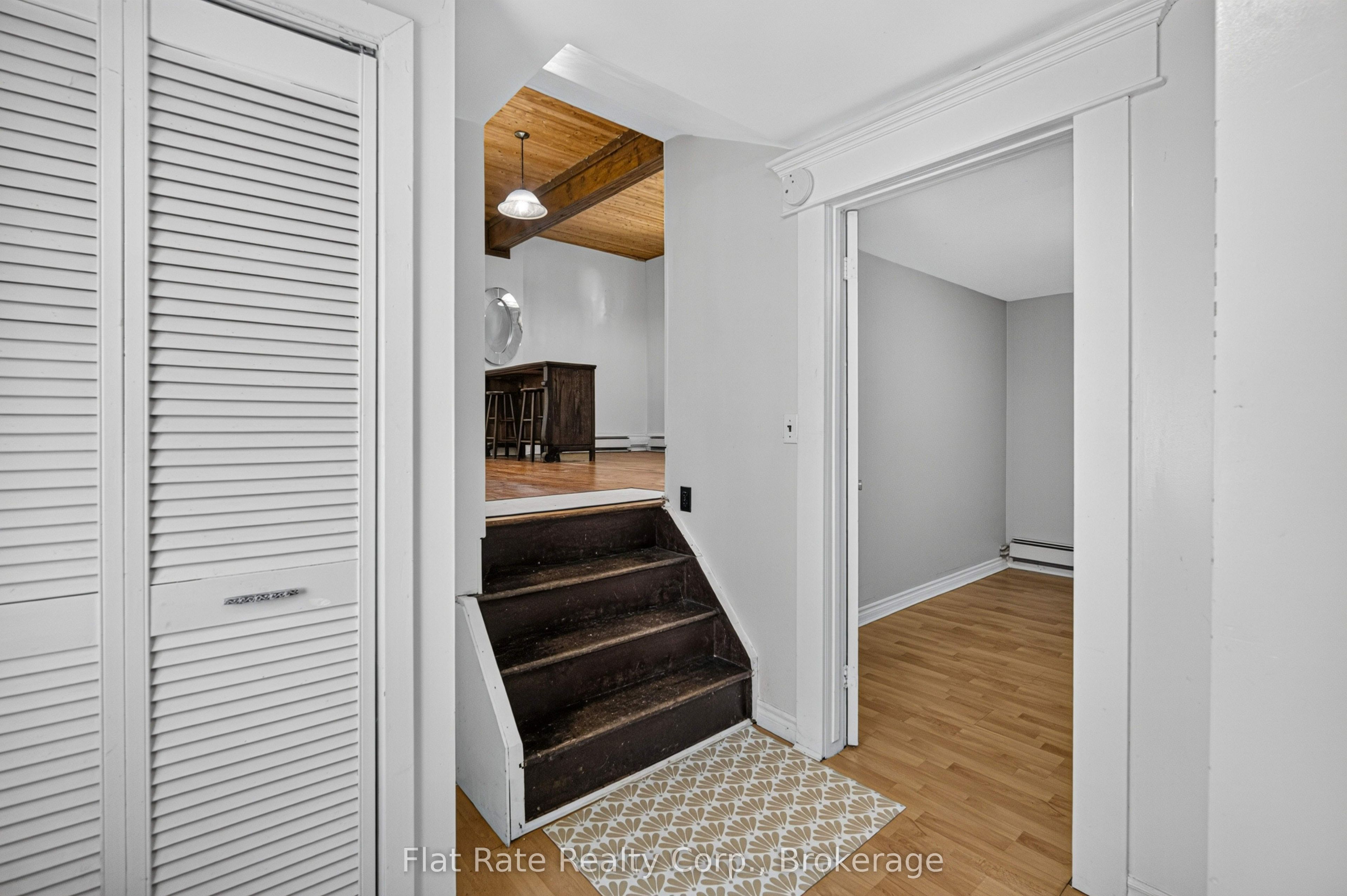 660 George Street N Property Photo 24