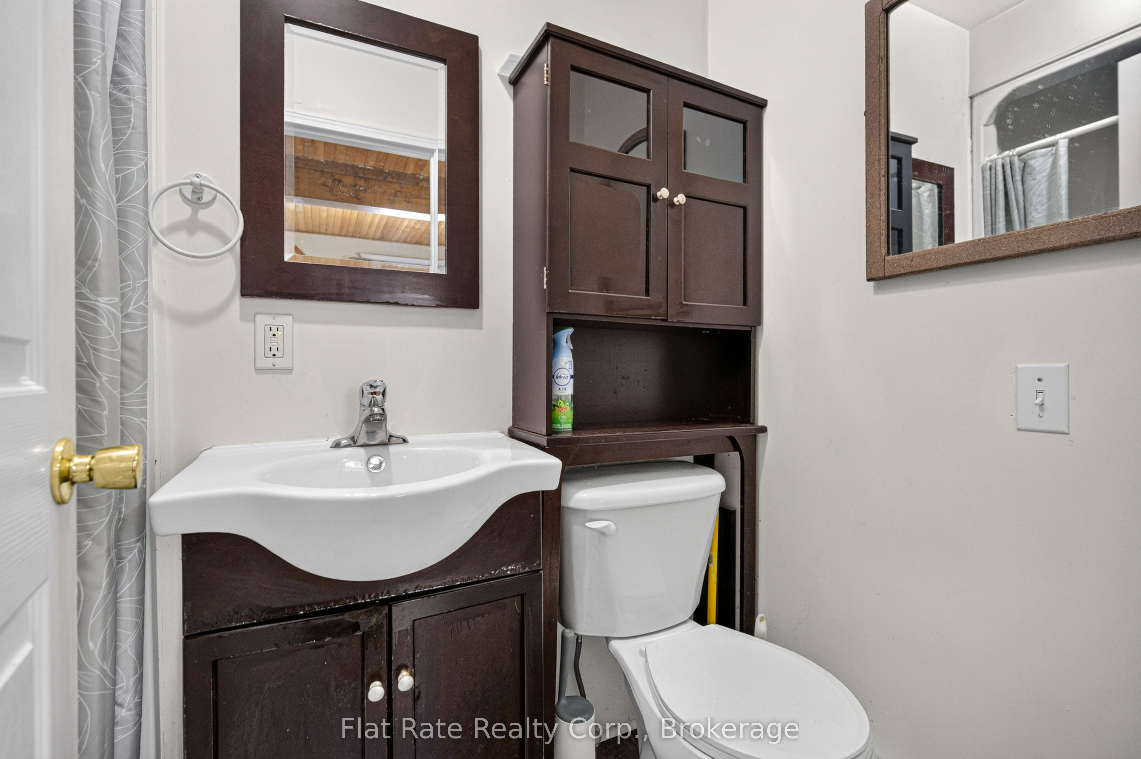 660 George Street N Property Photo 28