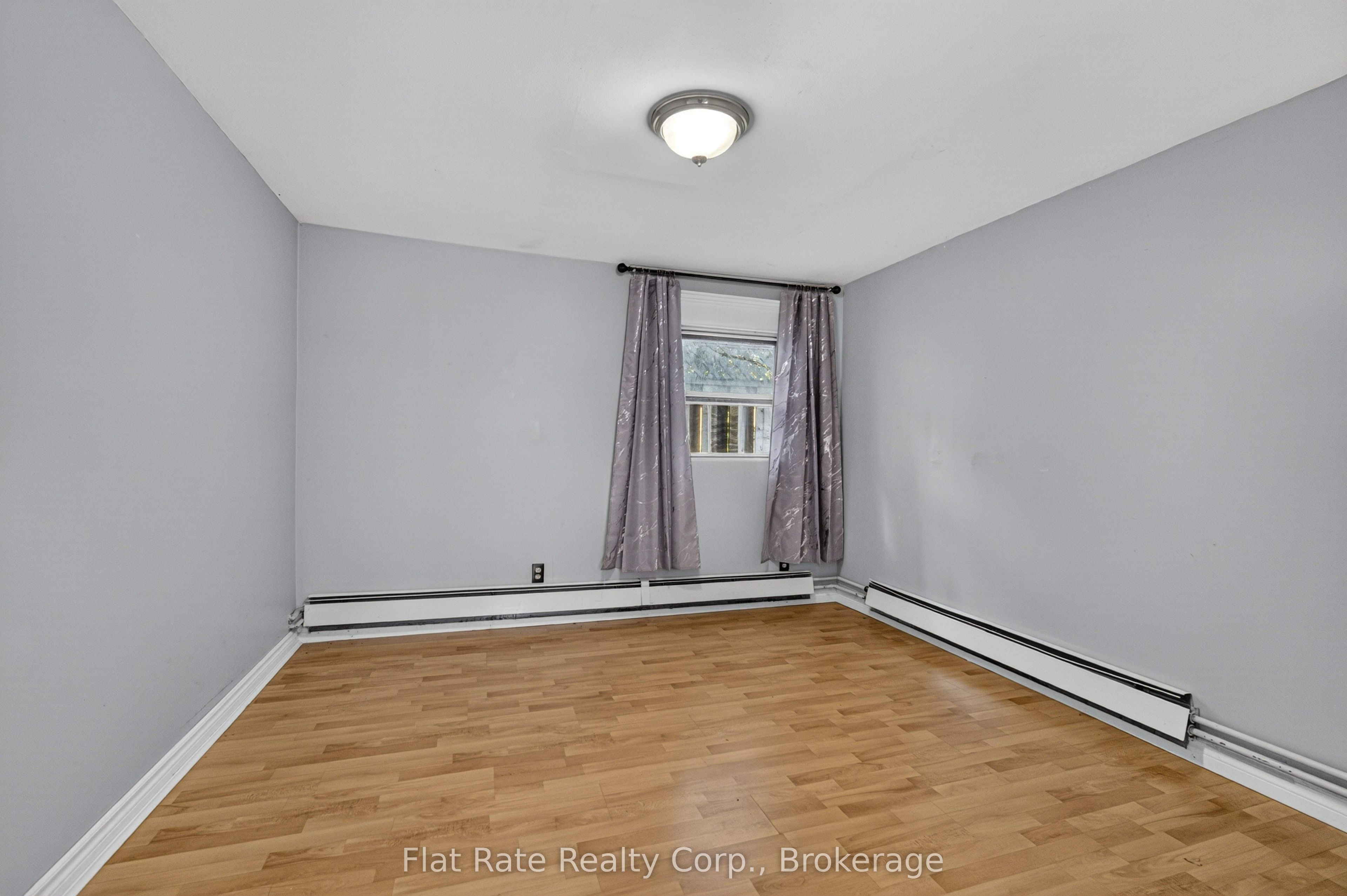 660 George Street N Property Photo 29