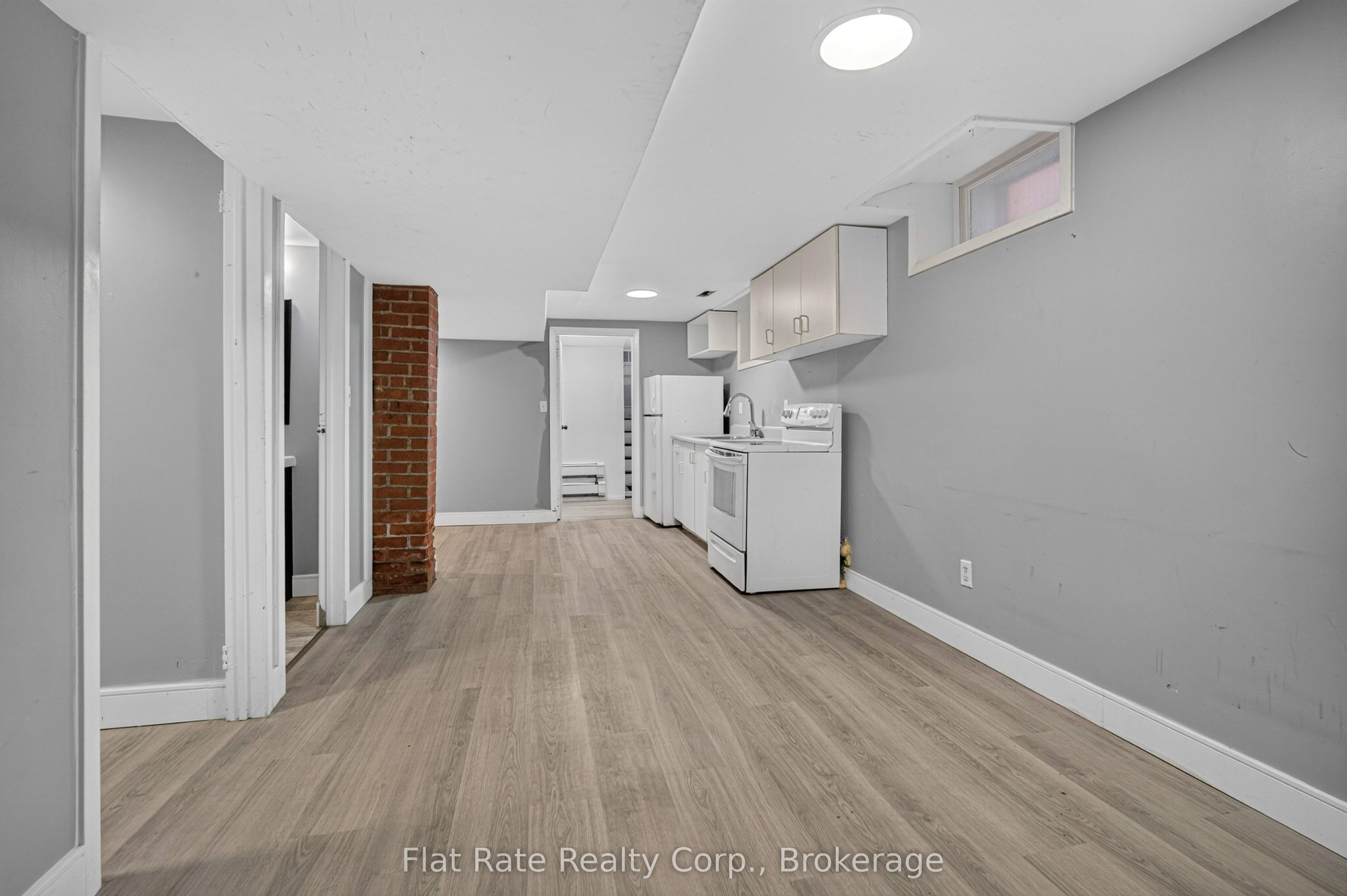 660 George Street N Property Photo 34