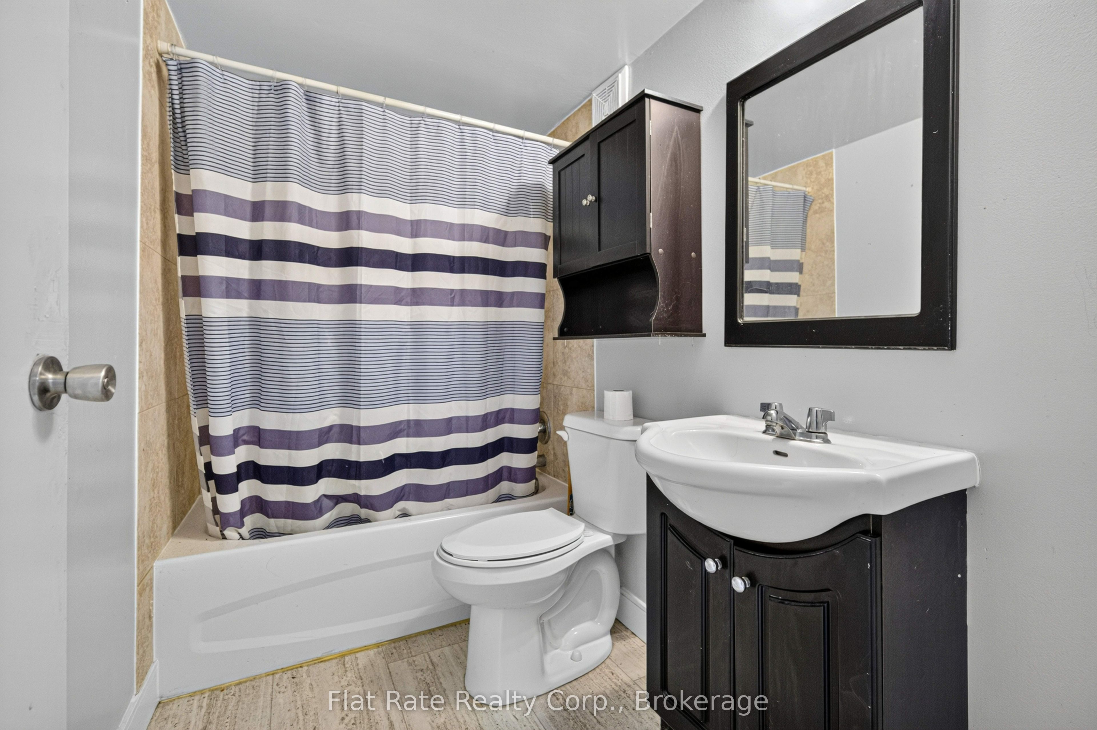 660 George Street N Property Photo 36