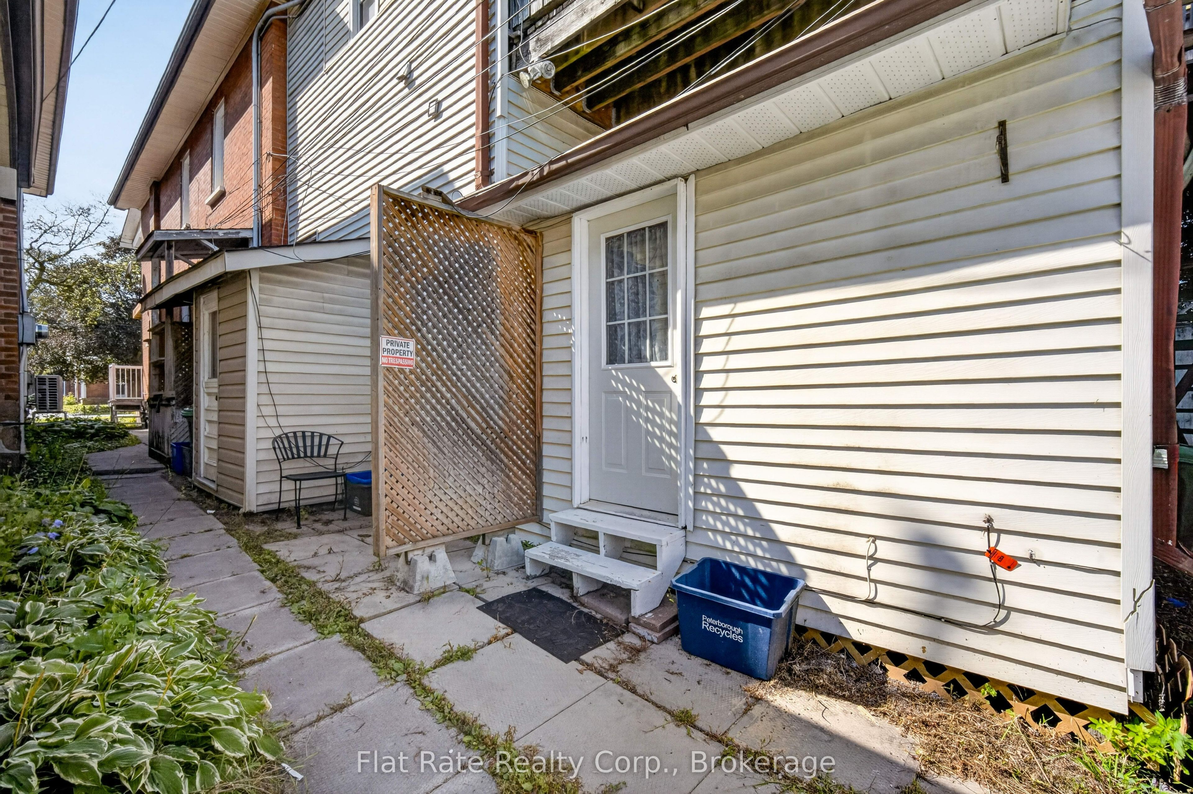 660 George Street N Property Photo 39