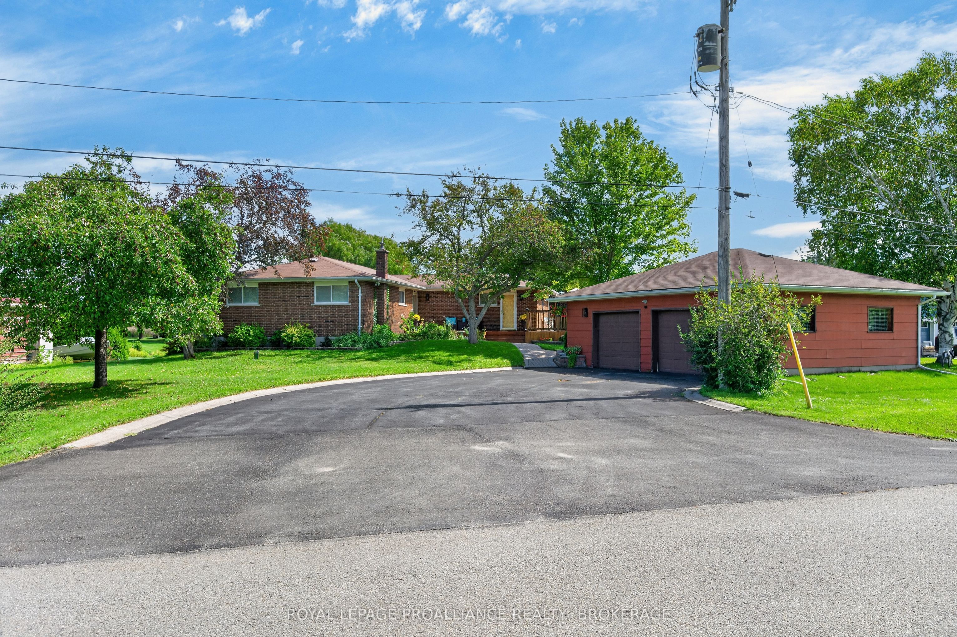 38 Willowbank Road W Property Photo 2