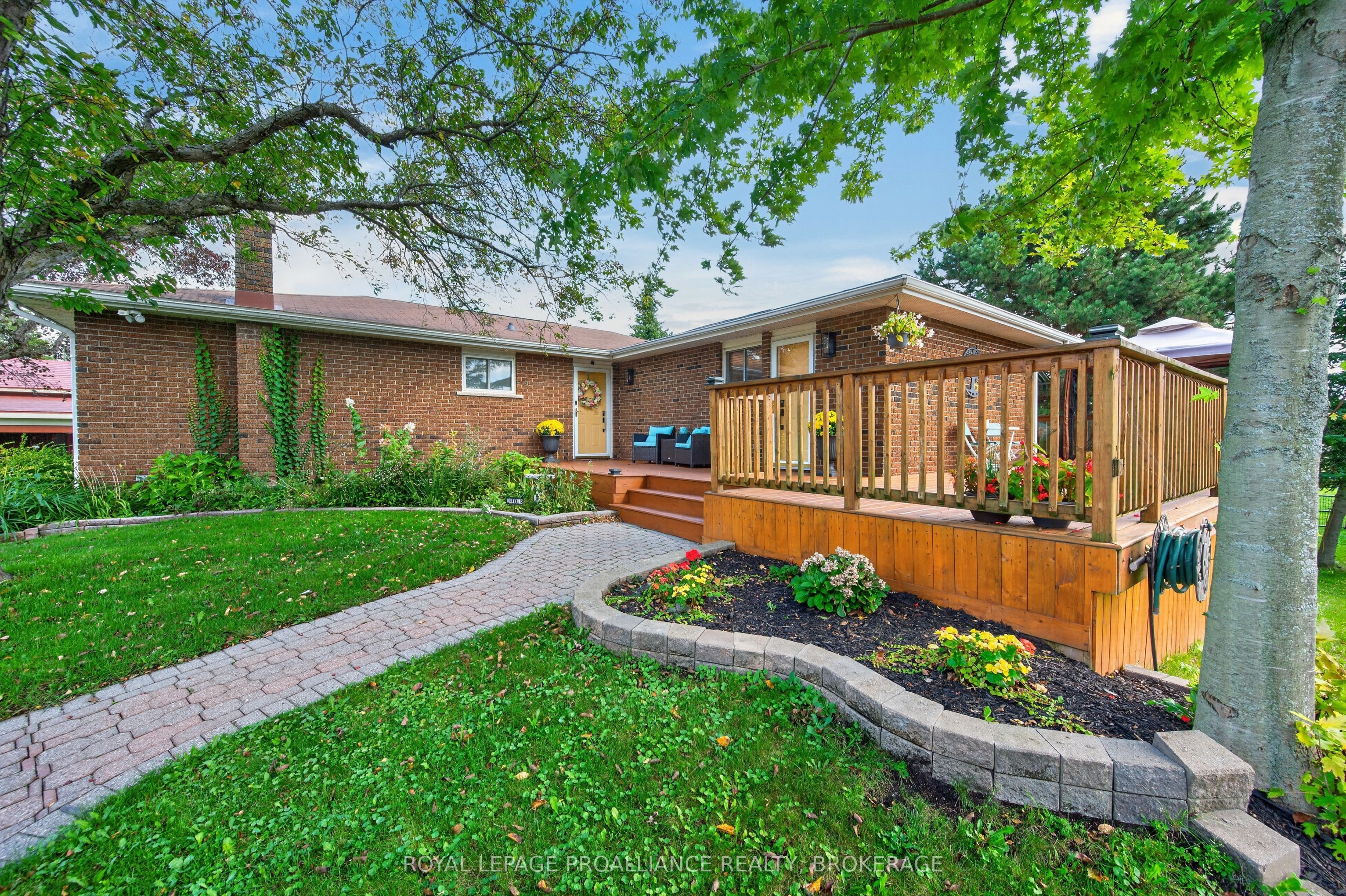 38 Willowbank Road W Property Photo 3