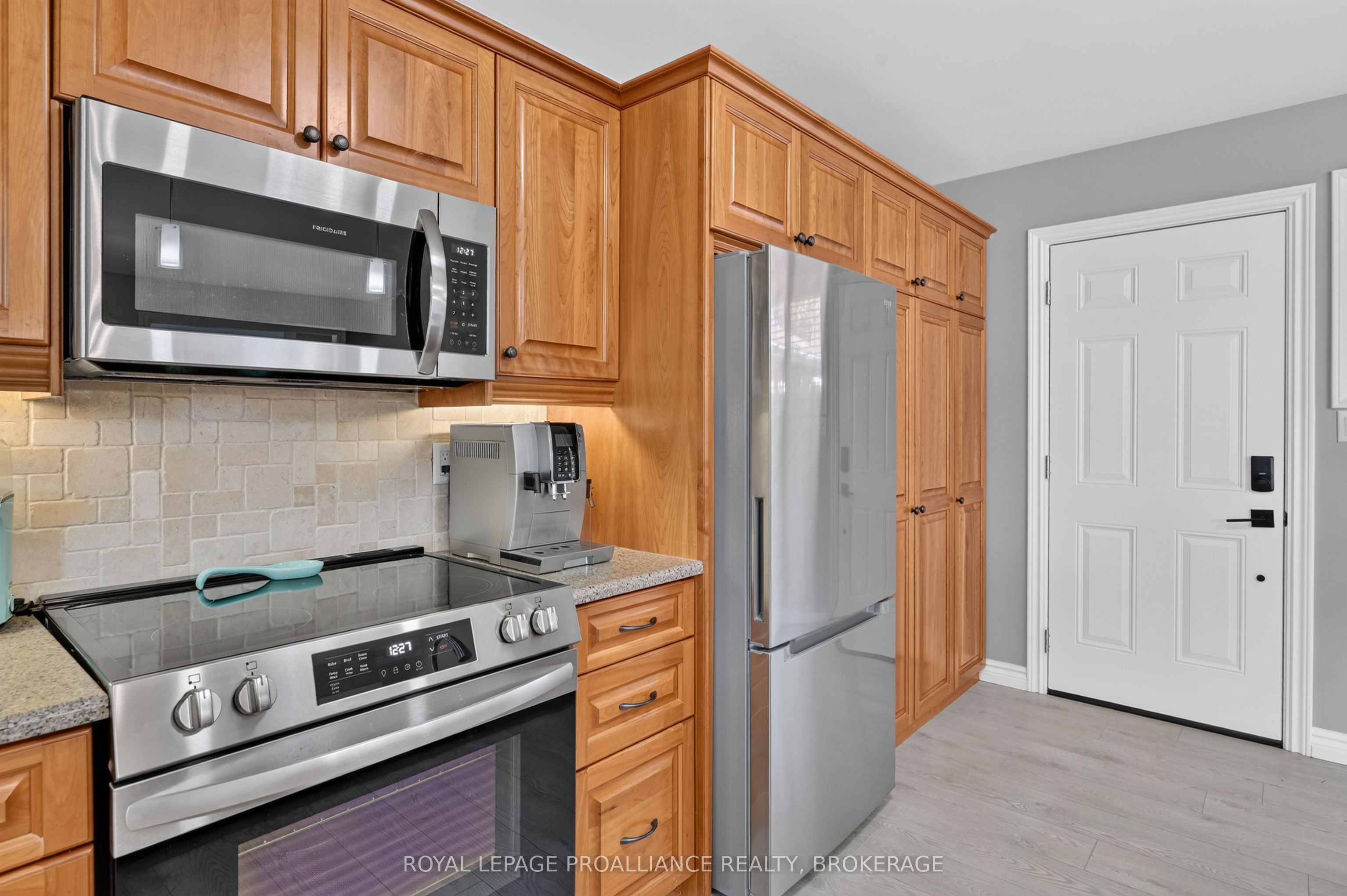 38 Willowbank Road W Property Photo 12