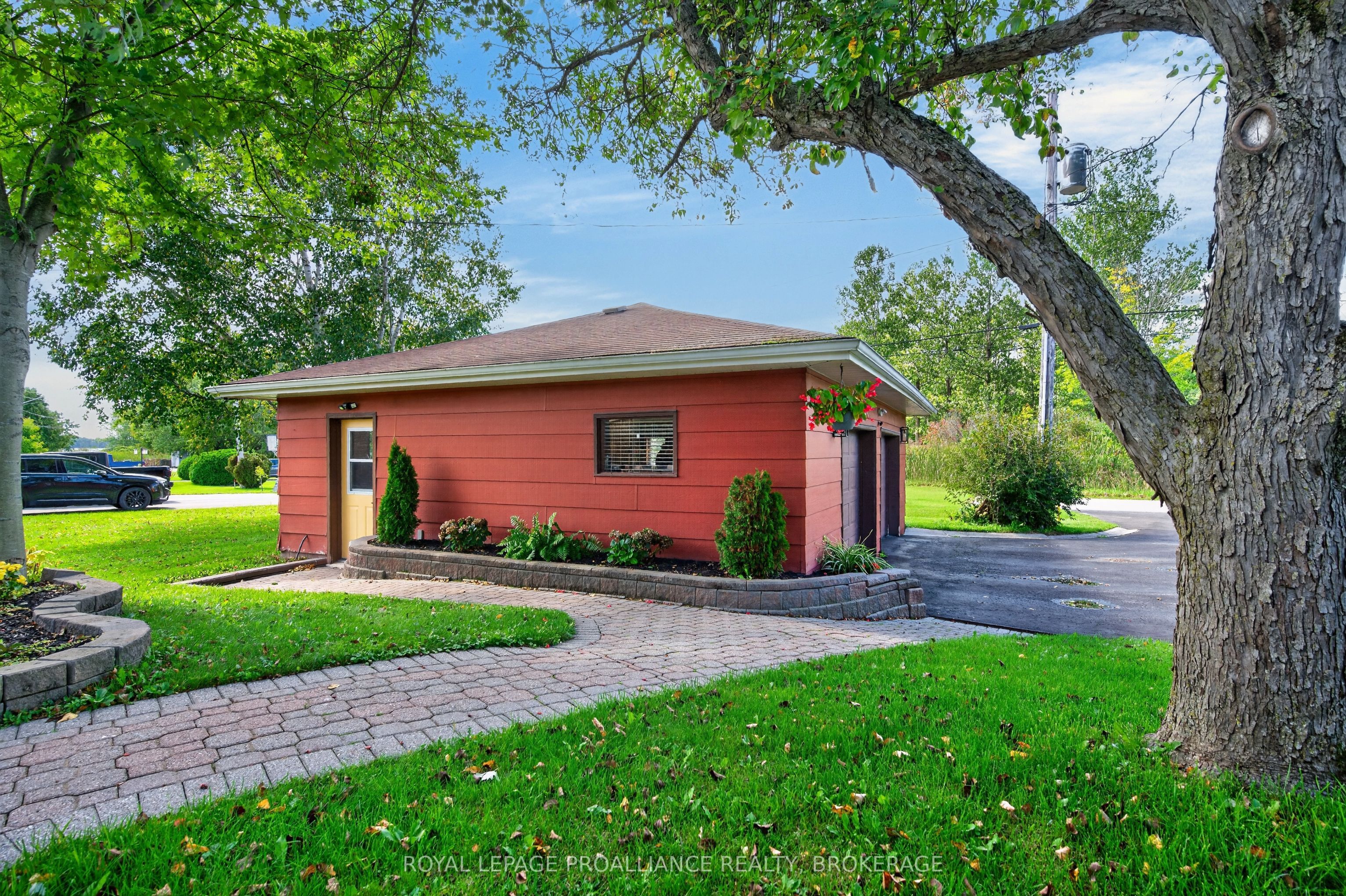 38 Willowbank Road W Property Photo 40
