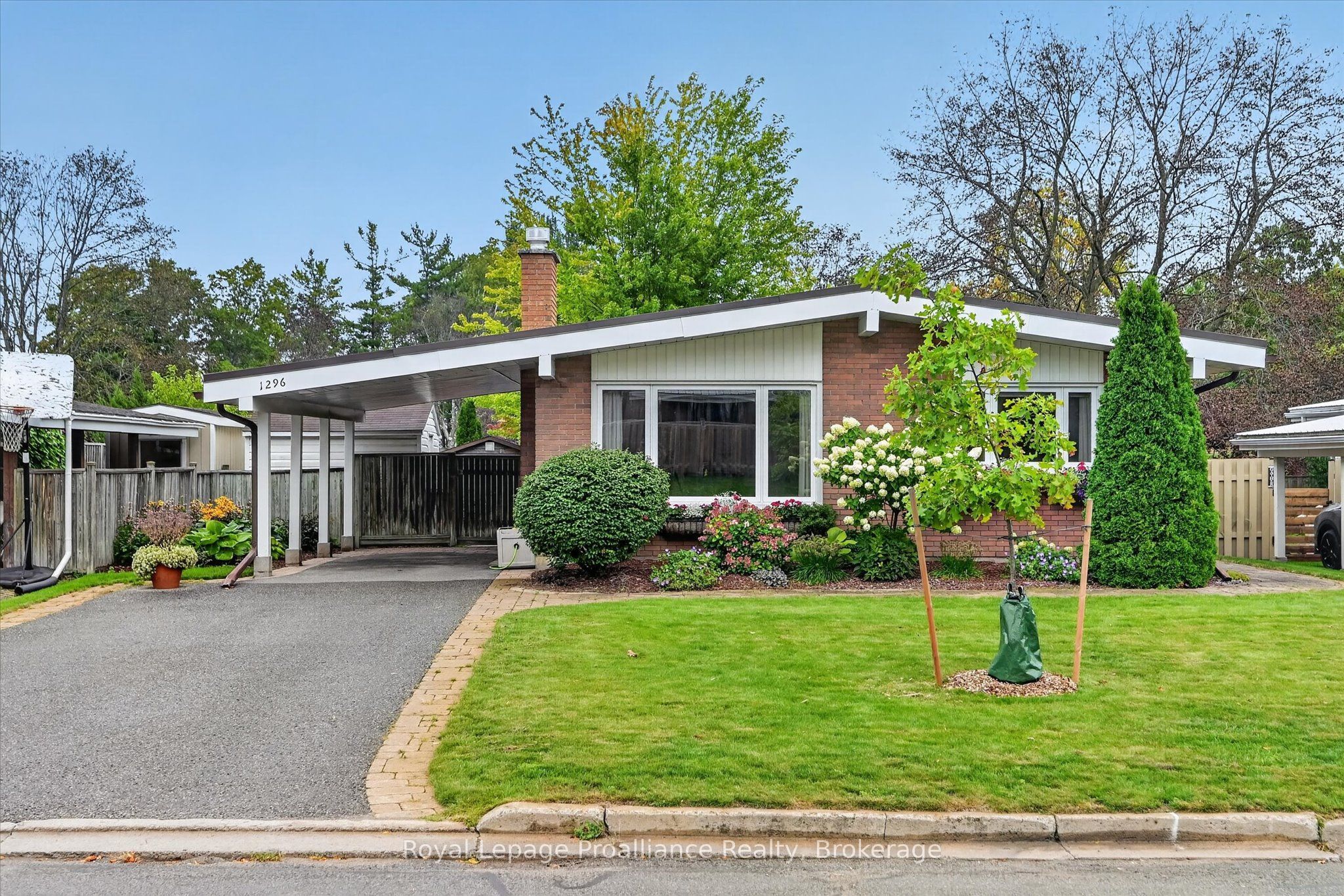 1296 Hudson Street Property Photo 1