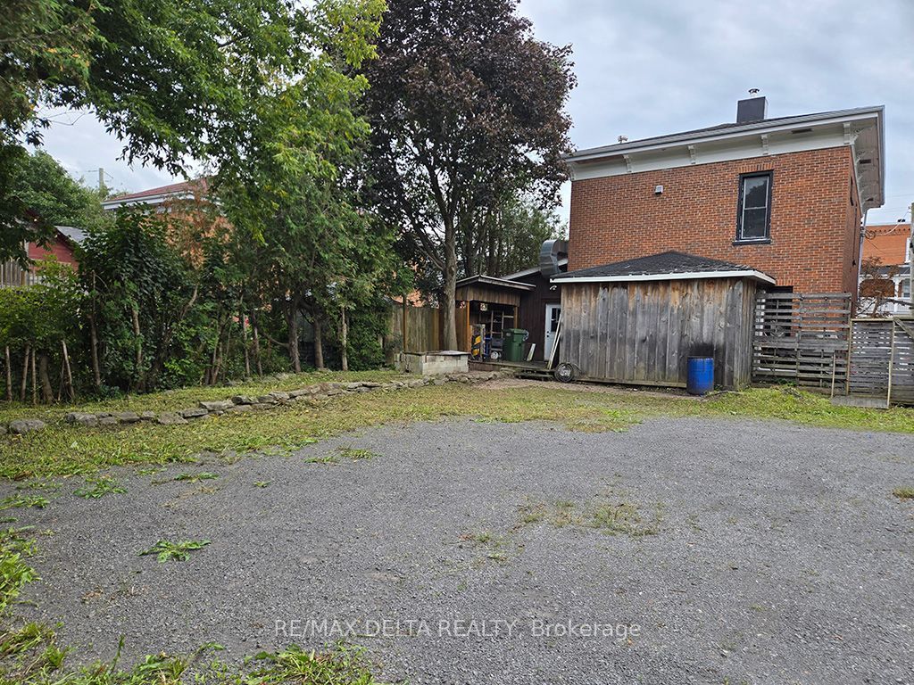 117 Main Street E Property Photo 9