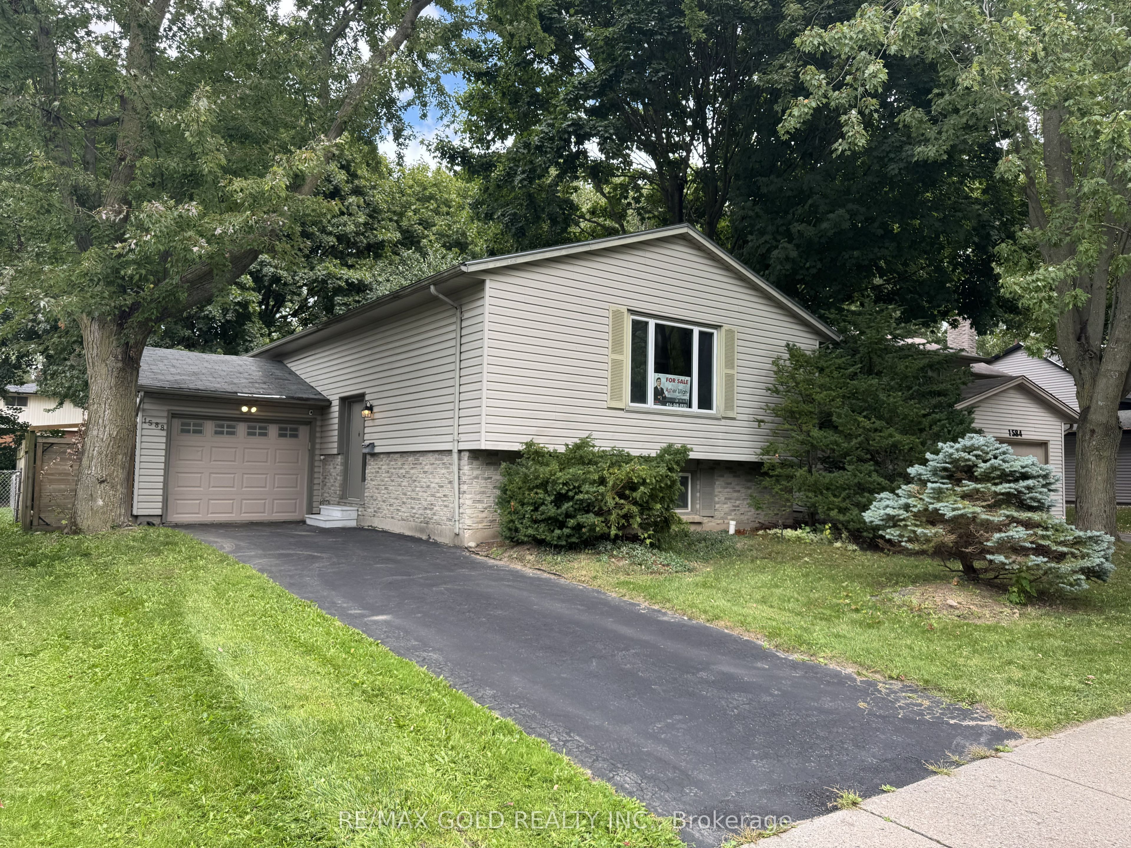 1588 Aldersbrook Road Property Photo 1