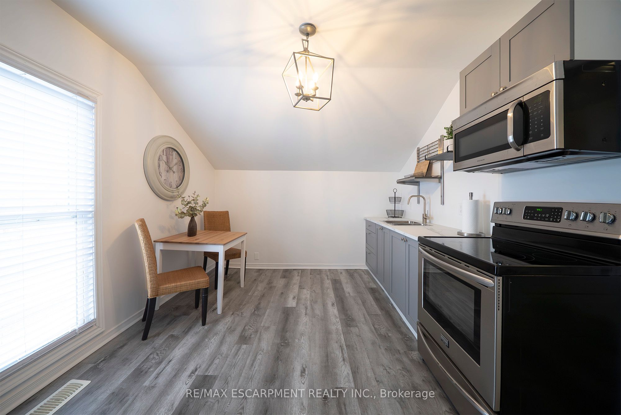 171 Drummond Street Property Photo 12
