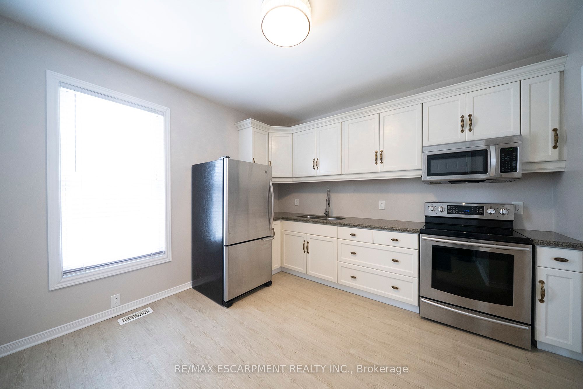 171 Drummond Street Property Photo 20