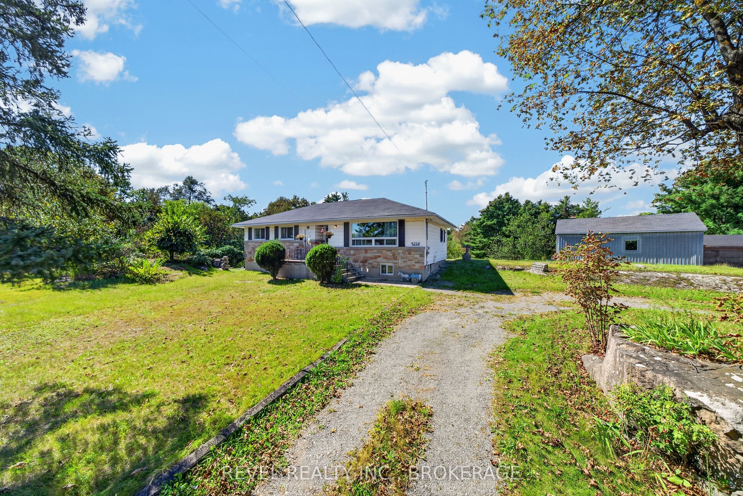 4258 Hwy 15 Property Photo 2