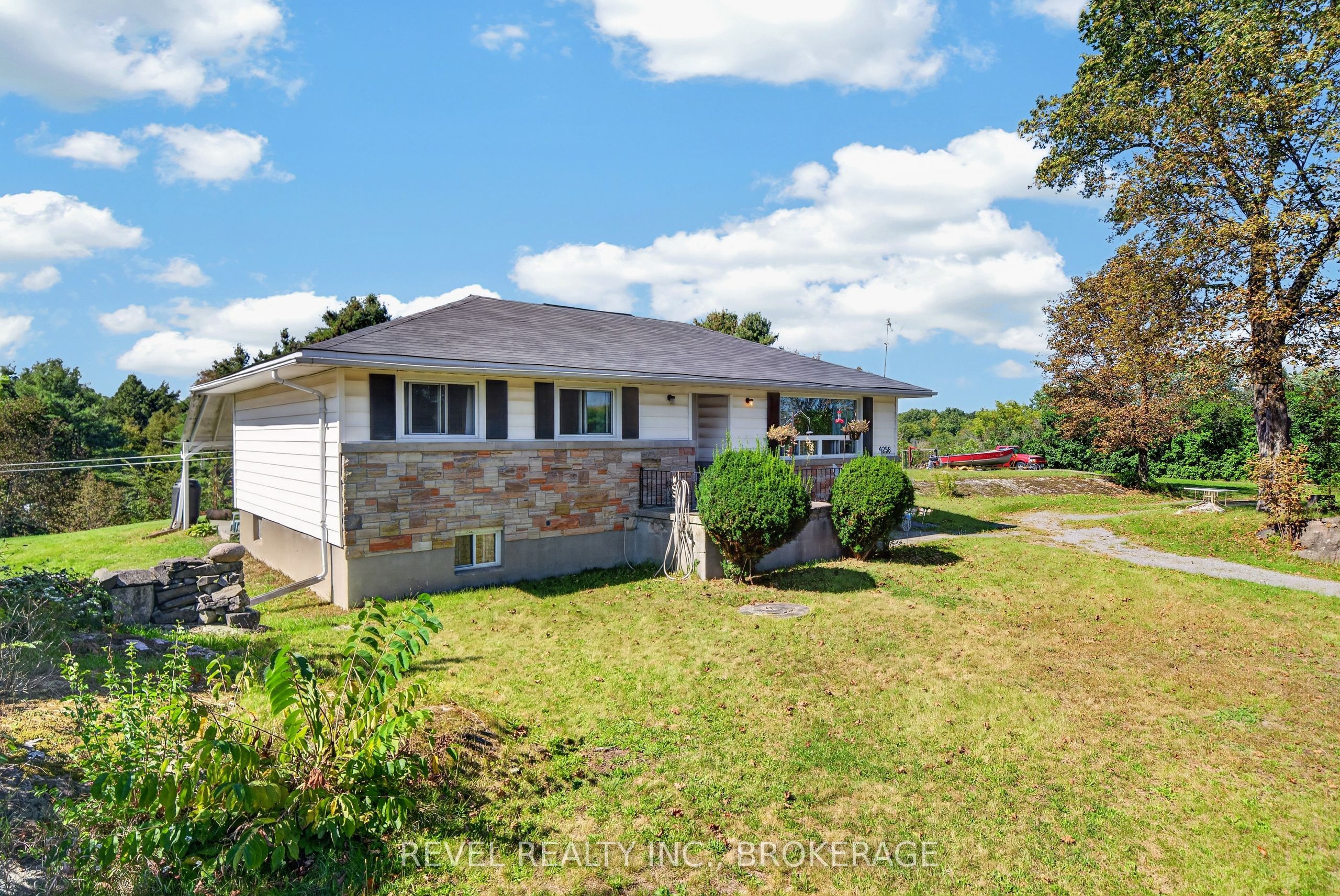 4258 Hwy 15 Property Photo 5