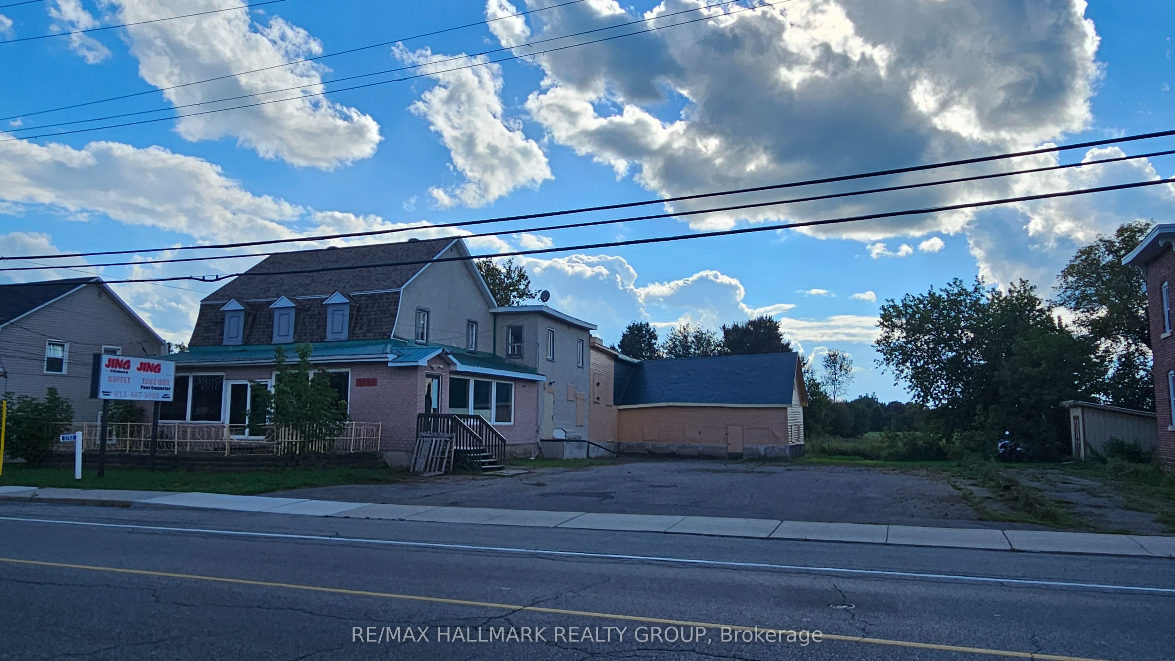 3762 Champlain Road Property Photo 2