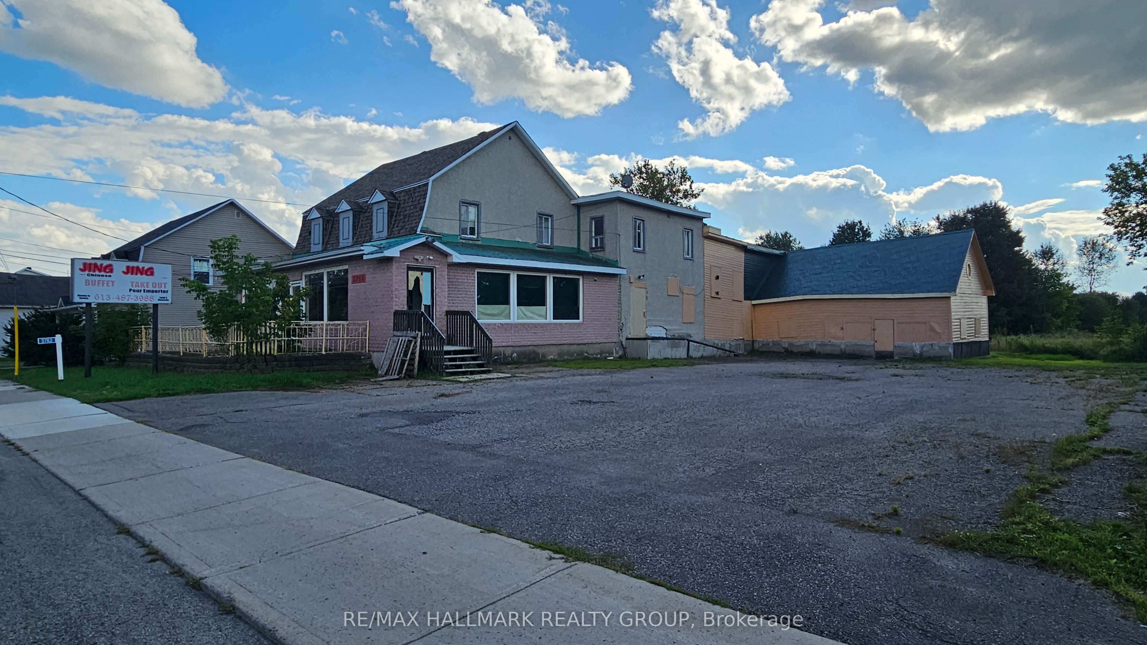 3762 Champlain Road Property Photo 3