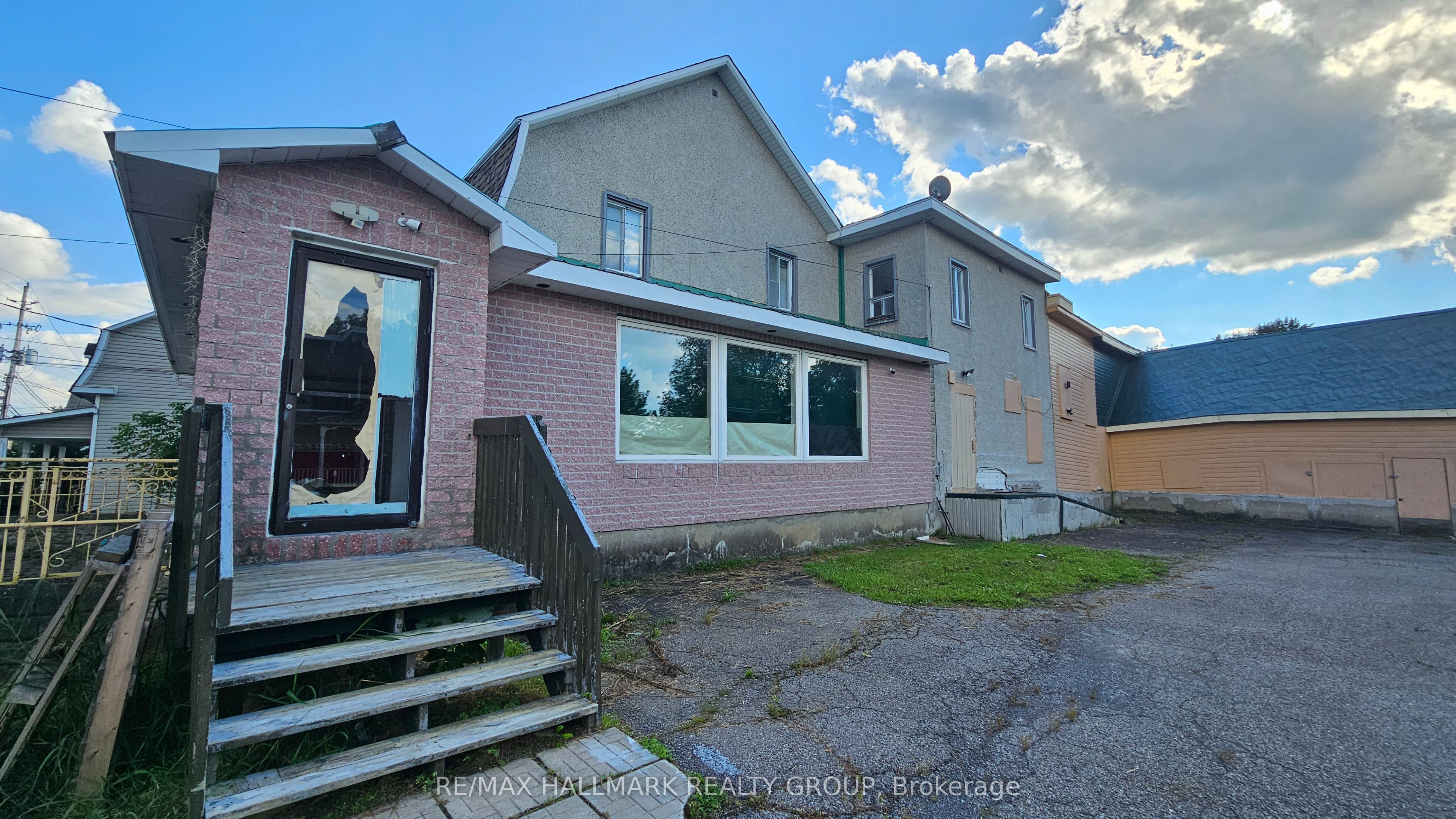 3762 Champlain Road Property Photo 4