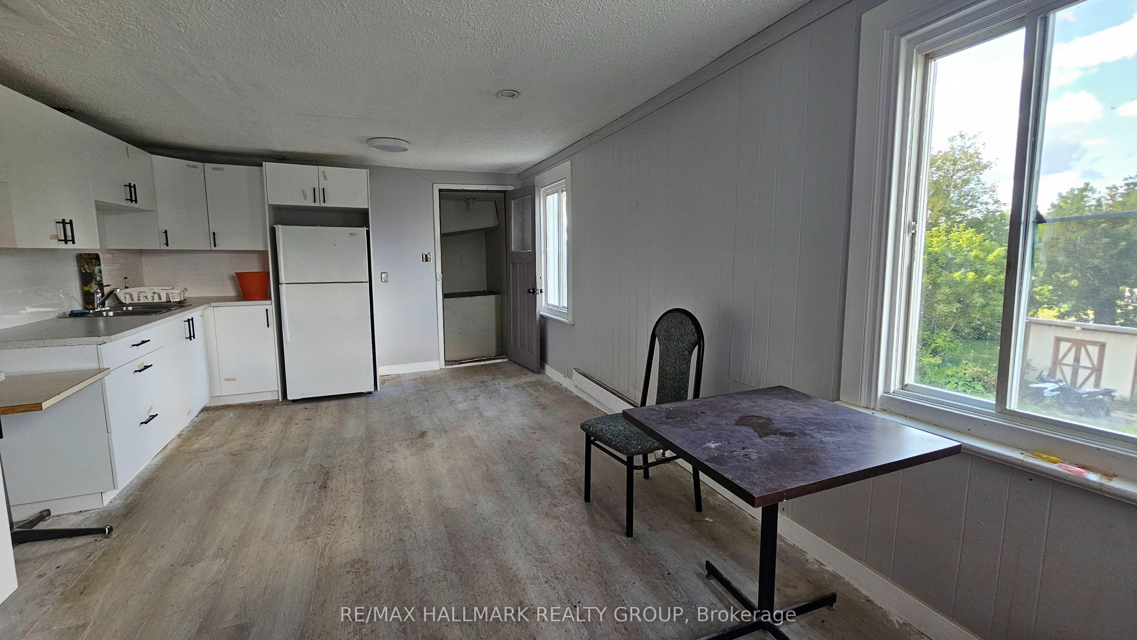 3762 Champlain Road Property Photo 7