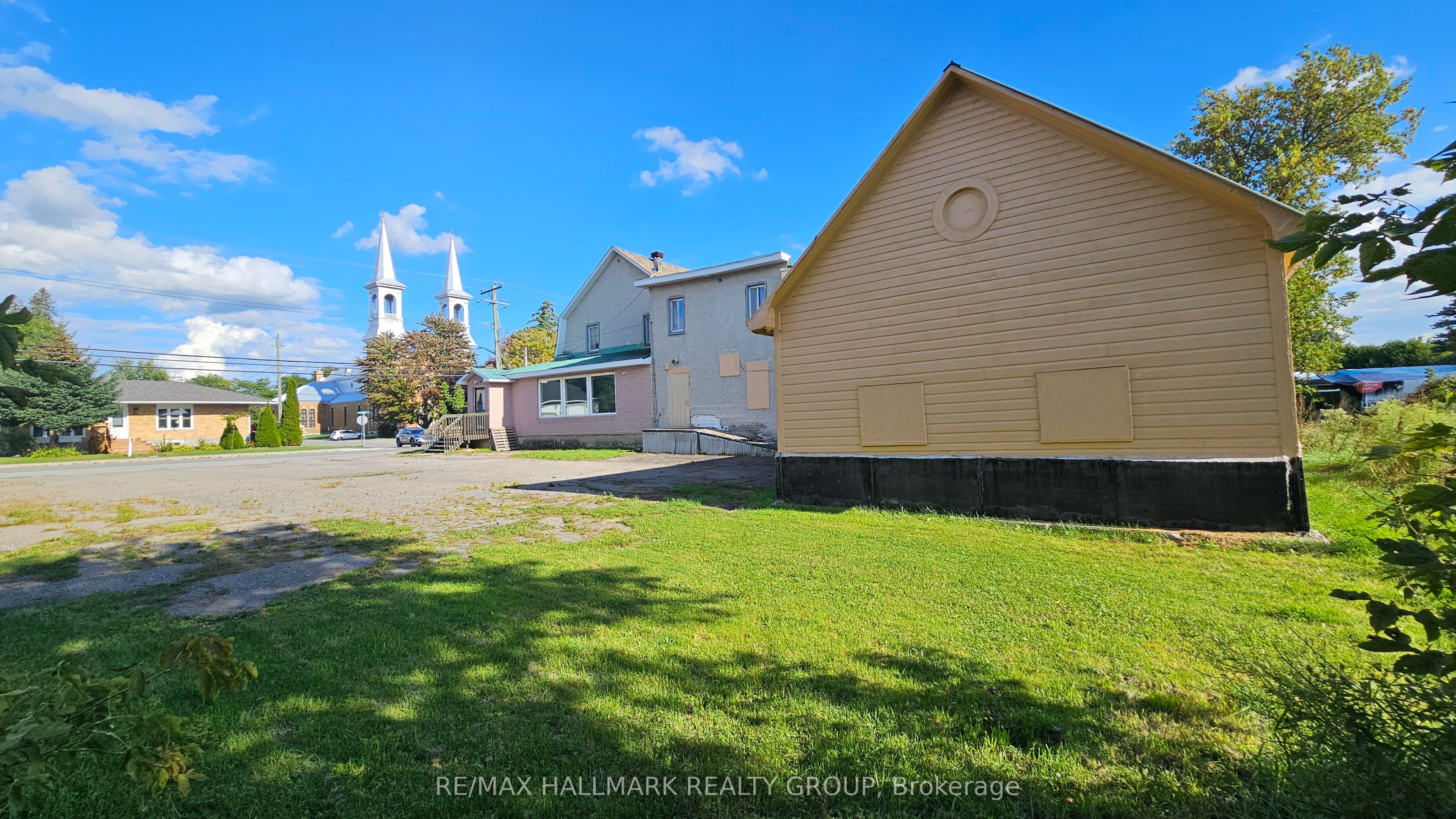 3762 Champlain Road Property Photo 8