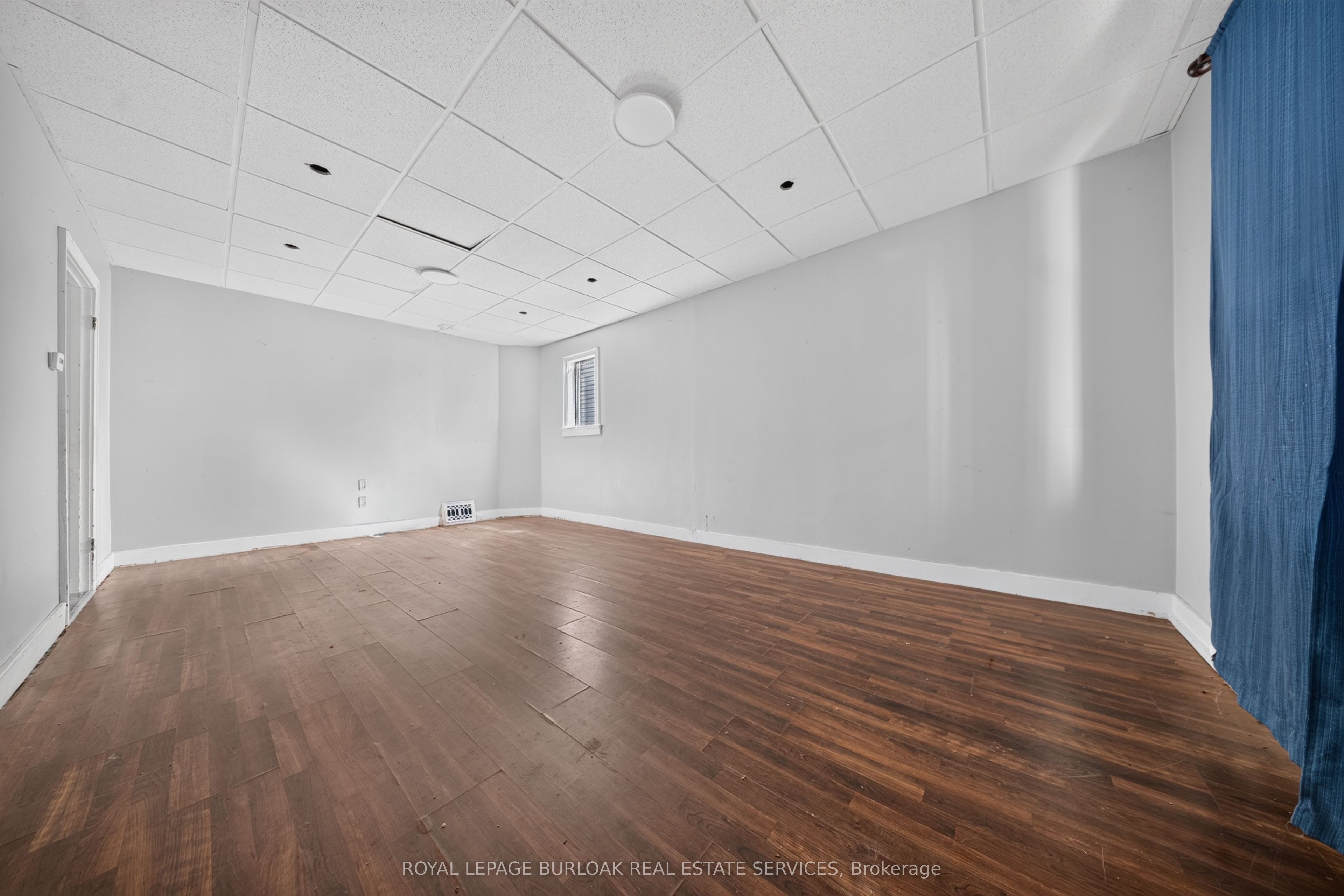678 Albert Street W Property Photo 3