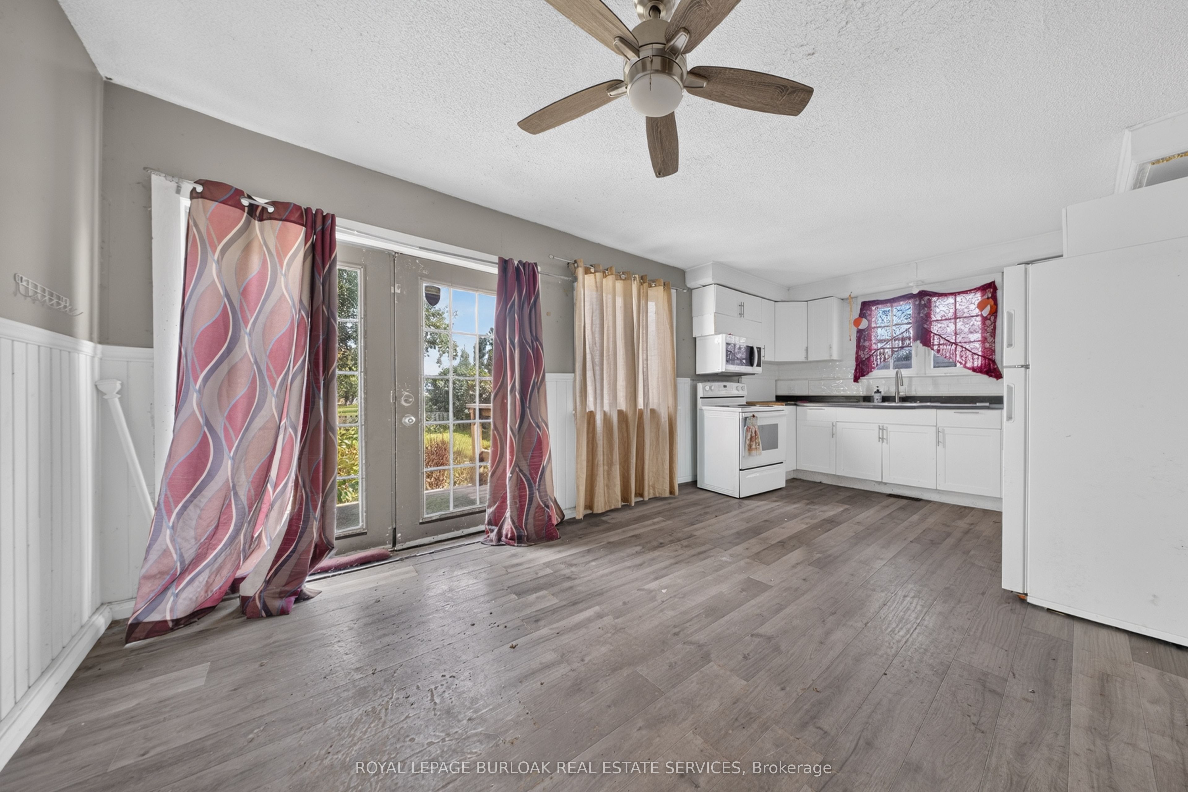 678 Albert Street W Property Photo 5