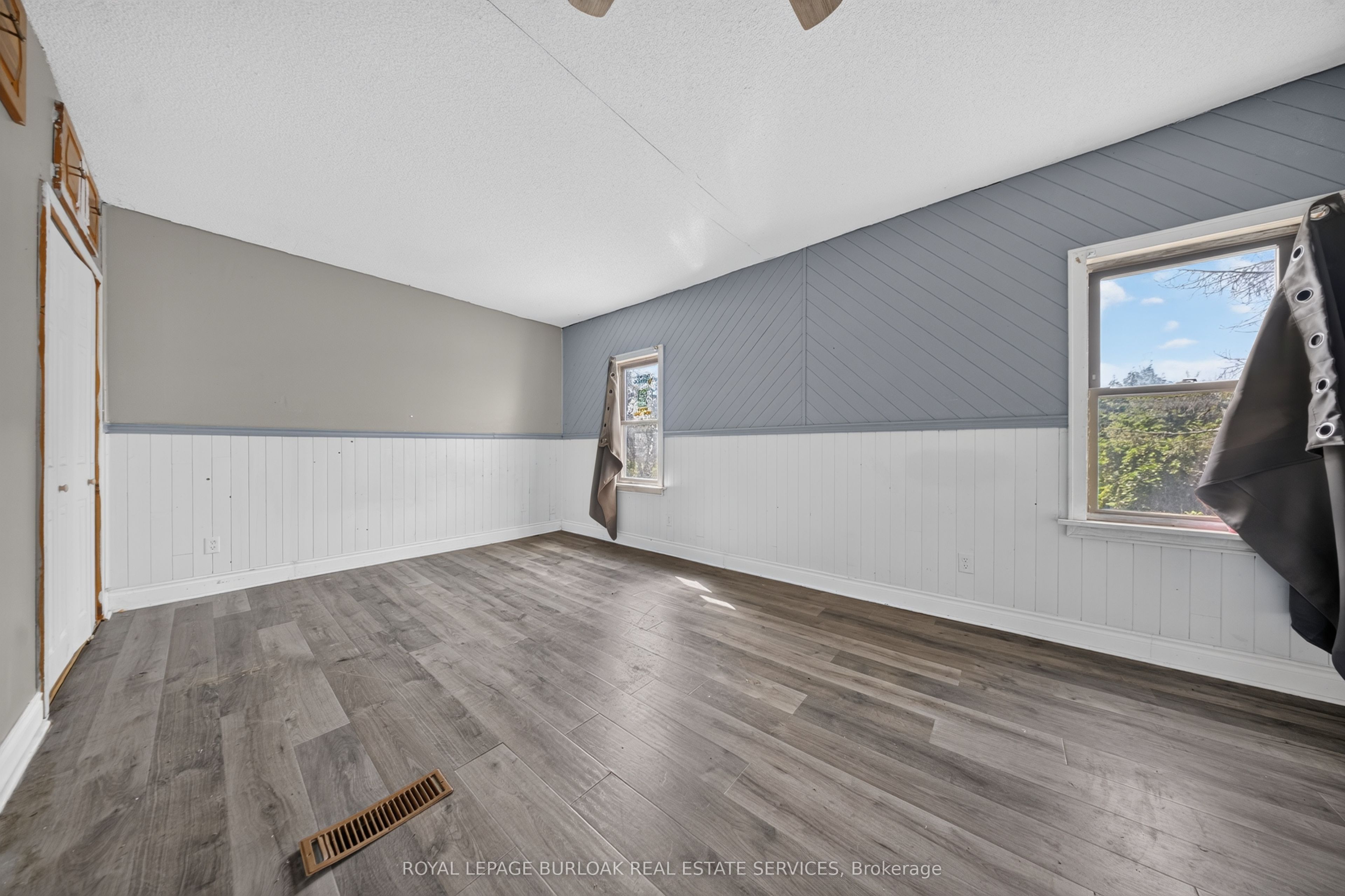 678 Albert Street W Property Photo 9