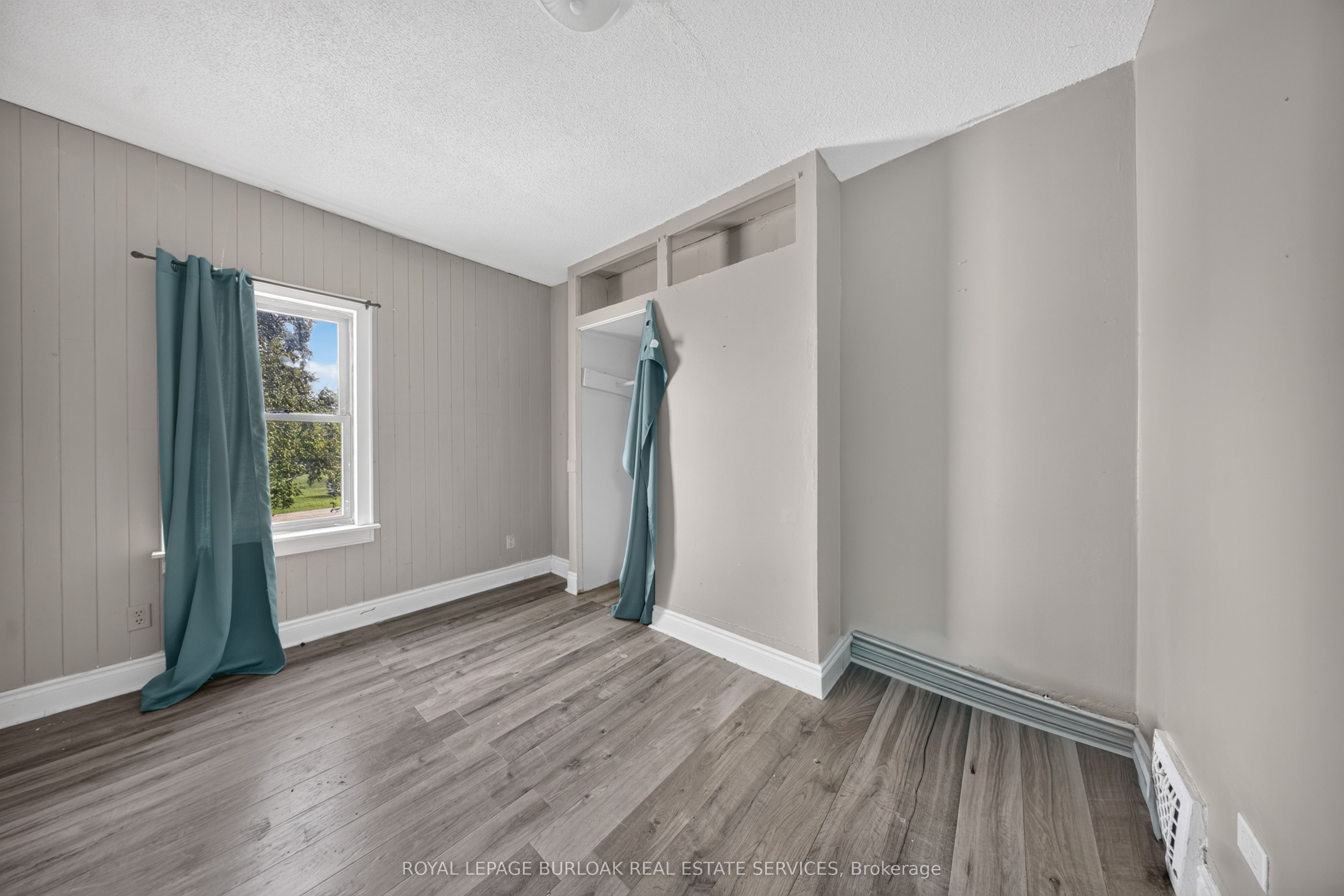 678 Albert Street W Property Photo 11
