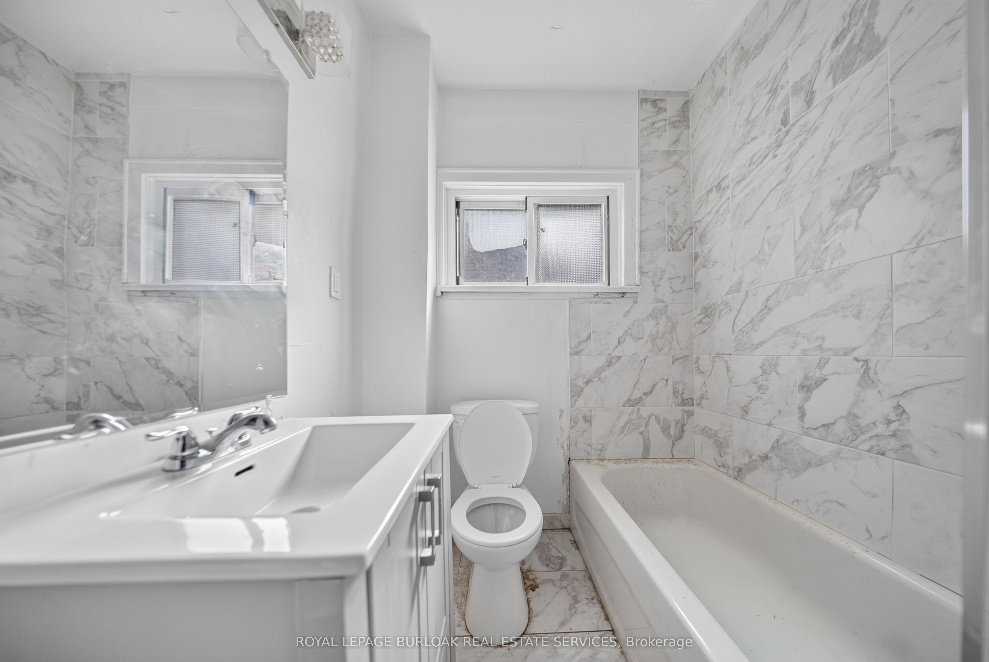 678 Albert Street W Property Photo 13