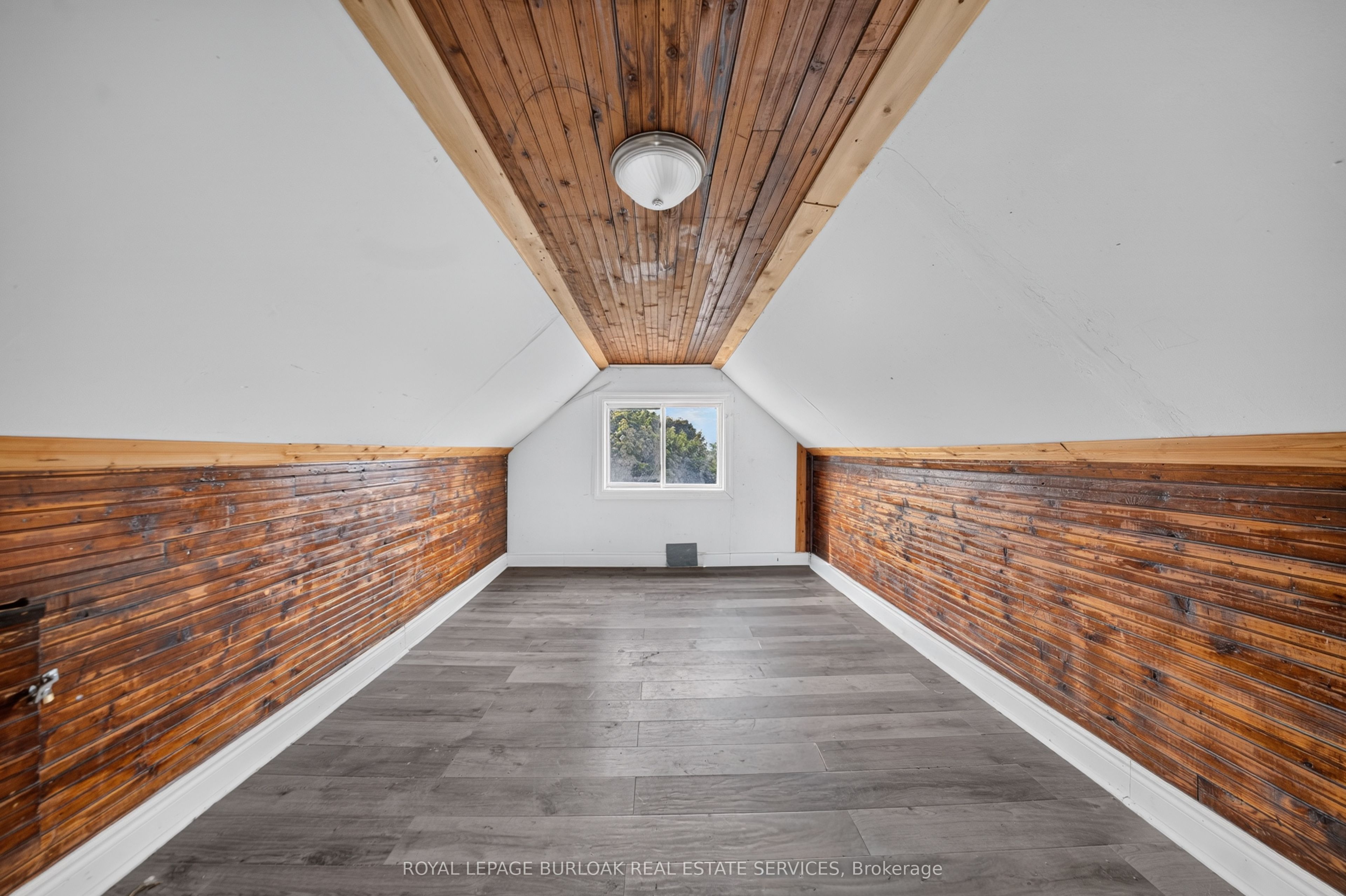678 Albert Street W Property Photo 15