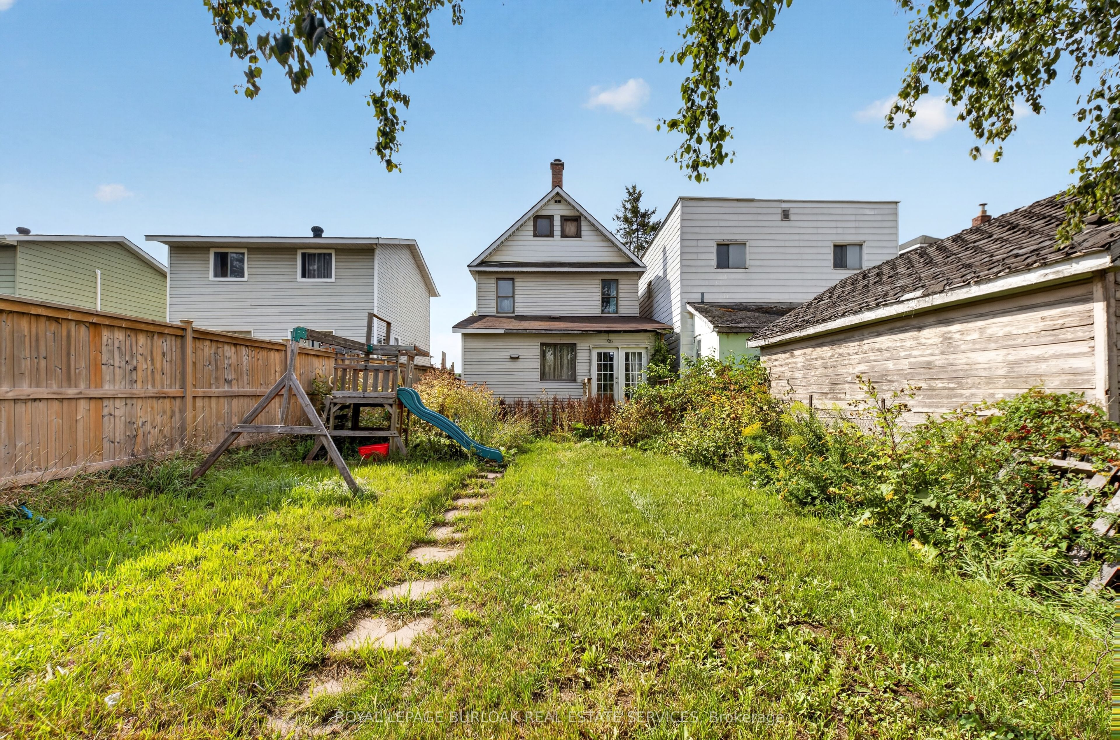 678 Albert Street W Property Photo 16