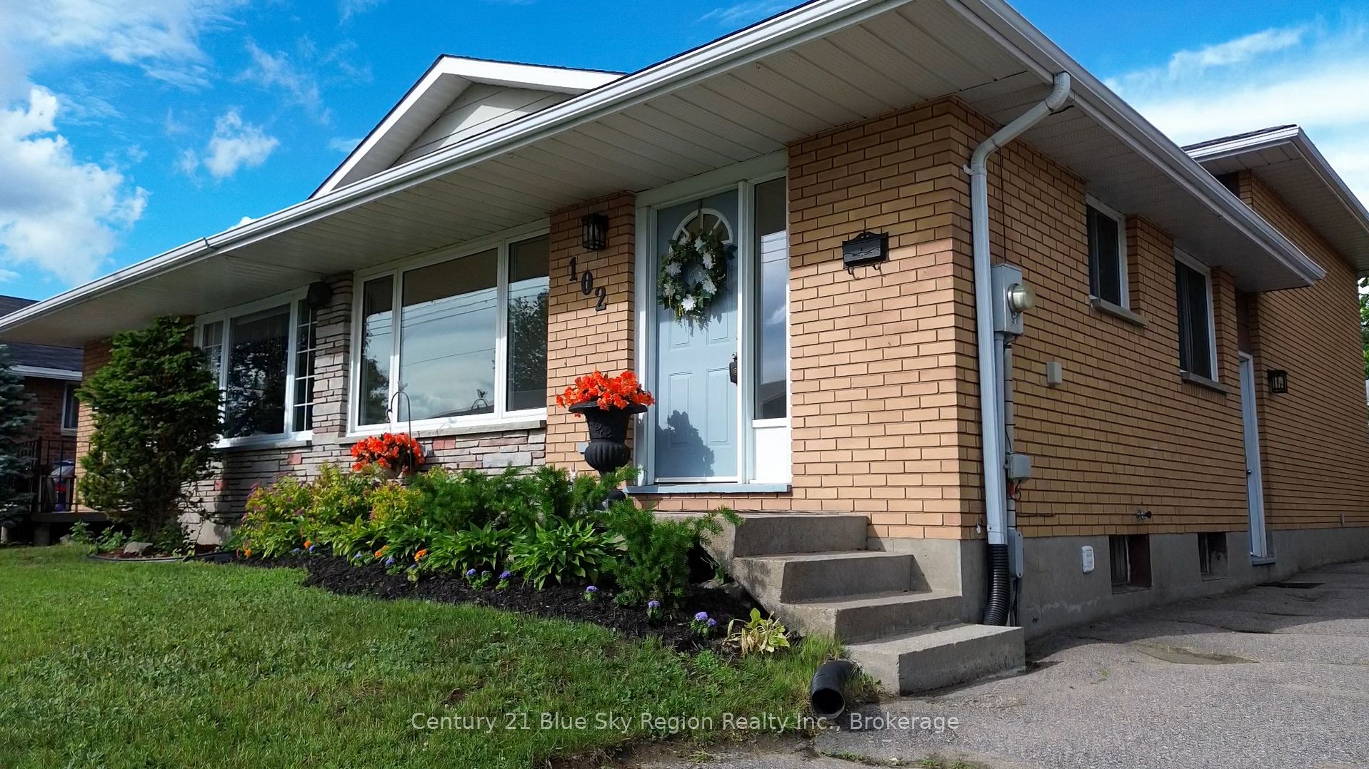 102 Lee Avenue Property Photo 2